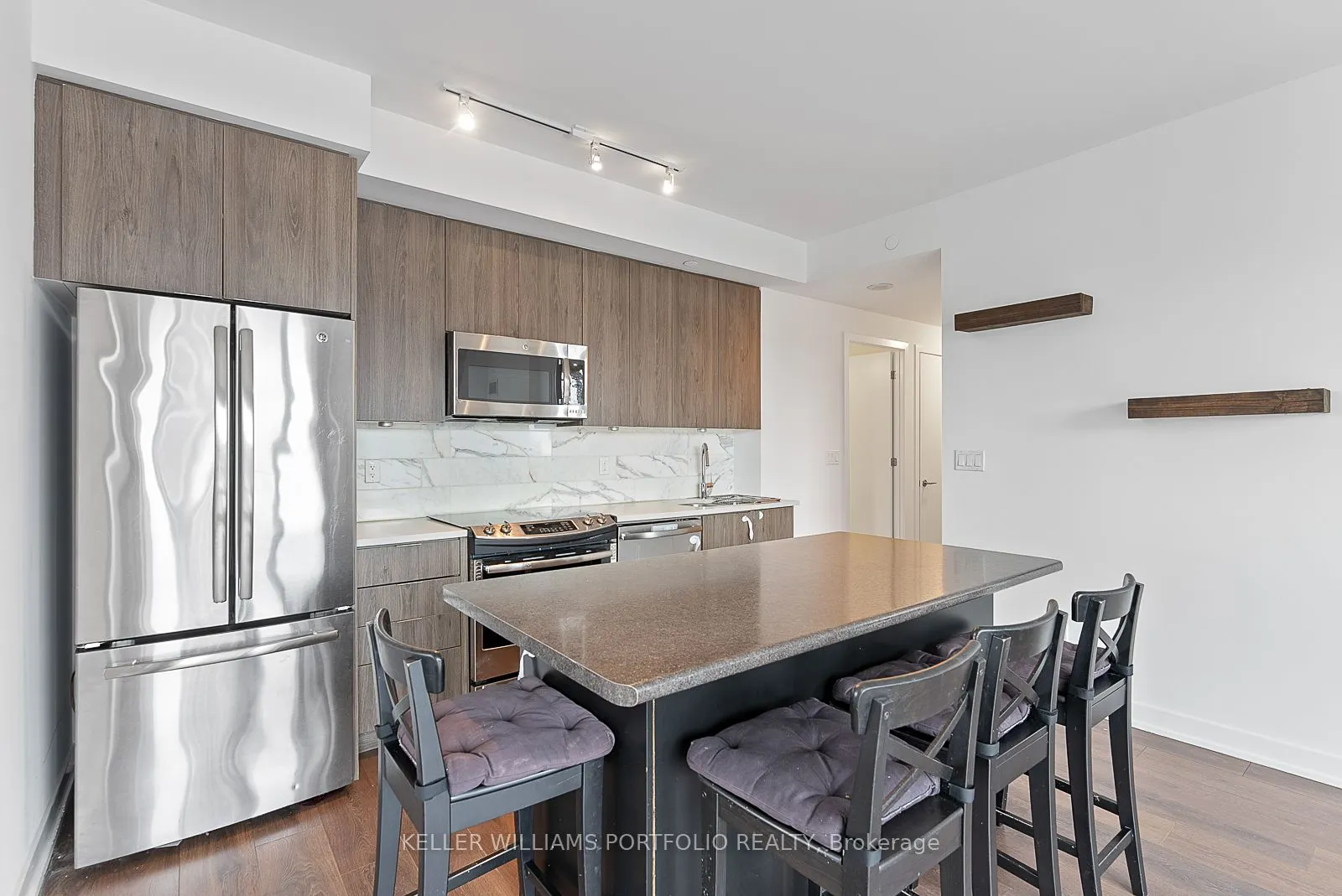 50 Bruyeres Mews #1009
