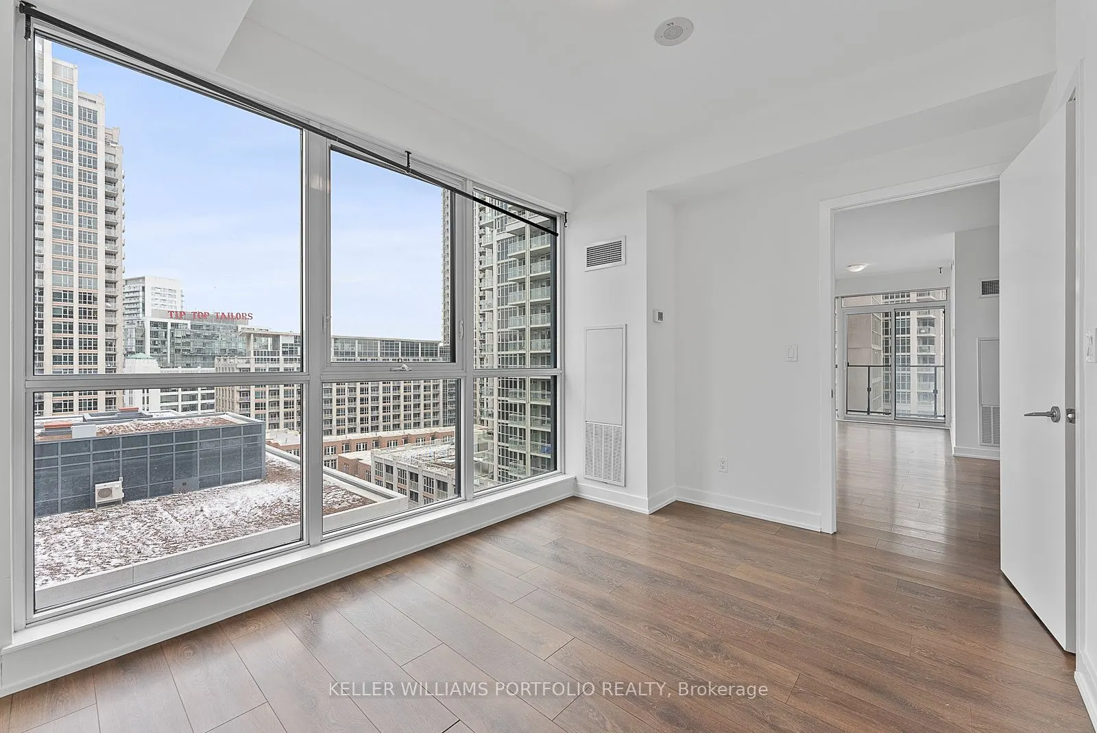 50 Bruyeres Mews #1009