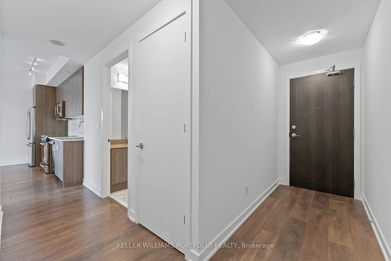 50 Bruyeres Mews #1009