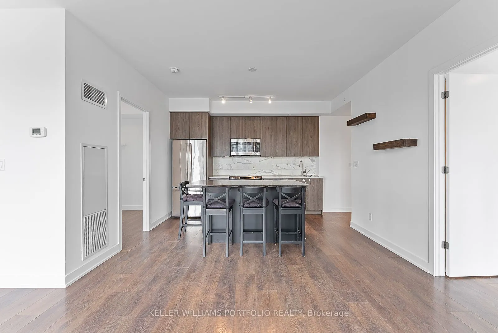 50 Bruyeres Mews #1009