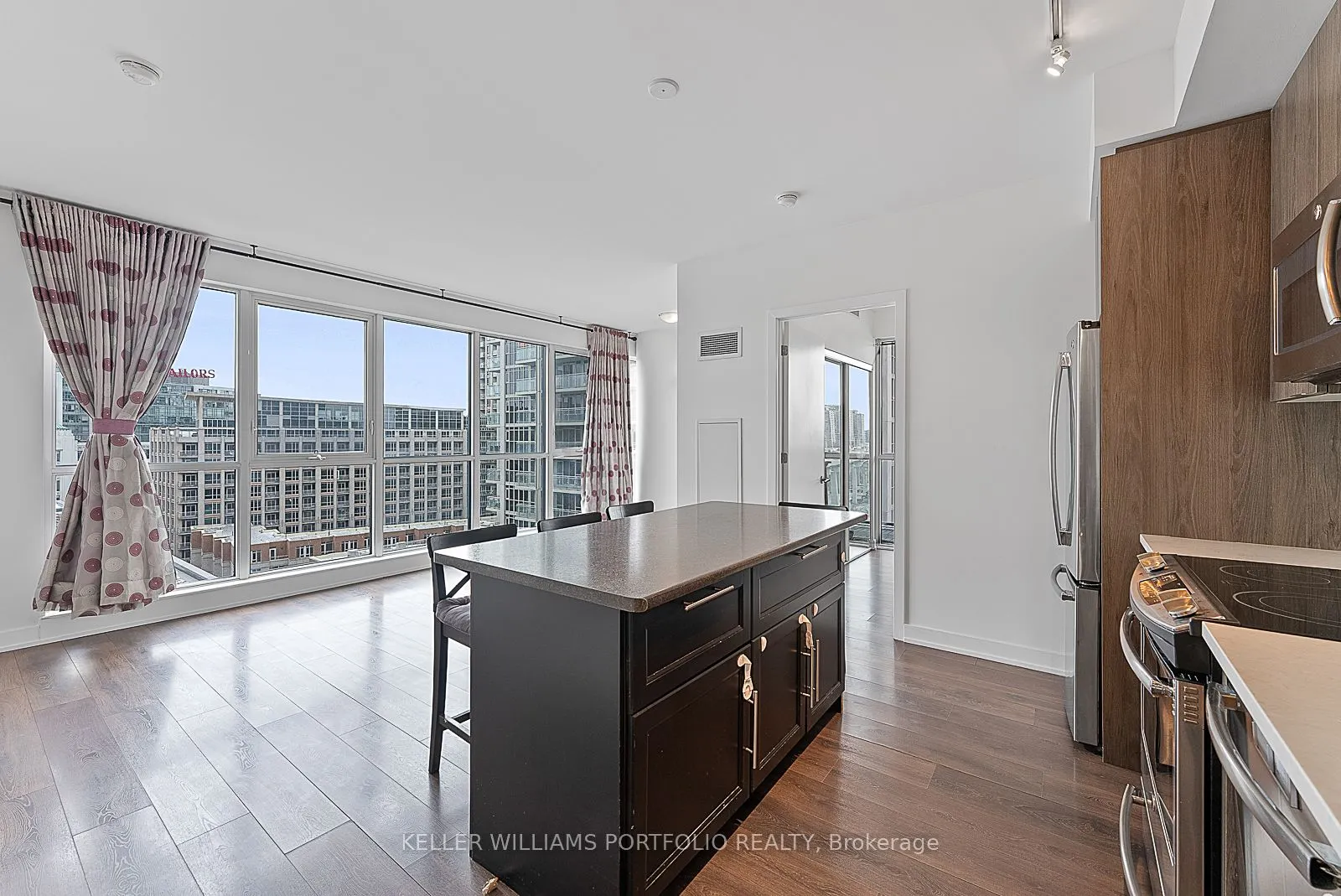 50 Bruyeres Mews #1009