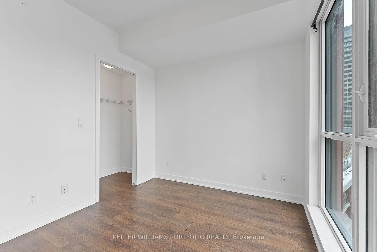 50 Bruyeres Mews #1009