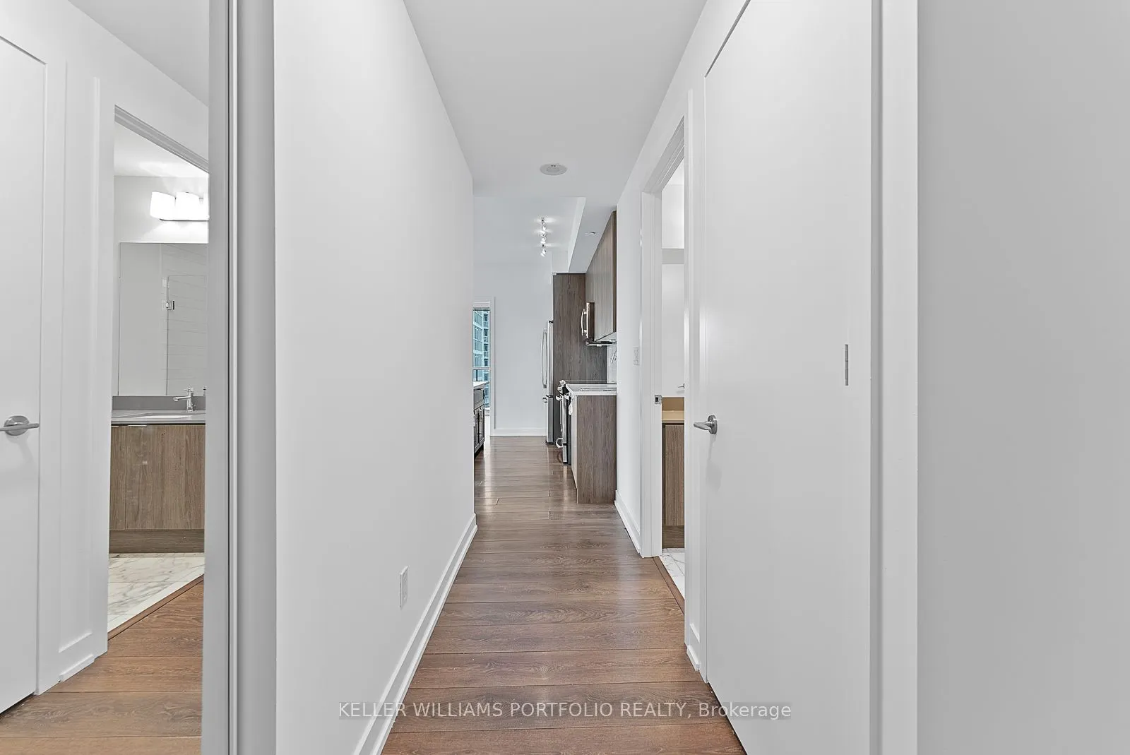 50 Bruyeres Mews #1009