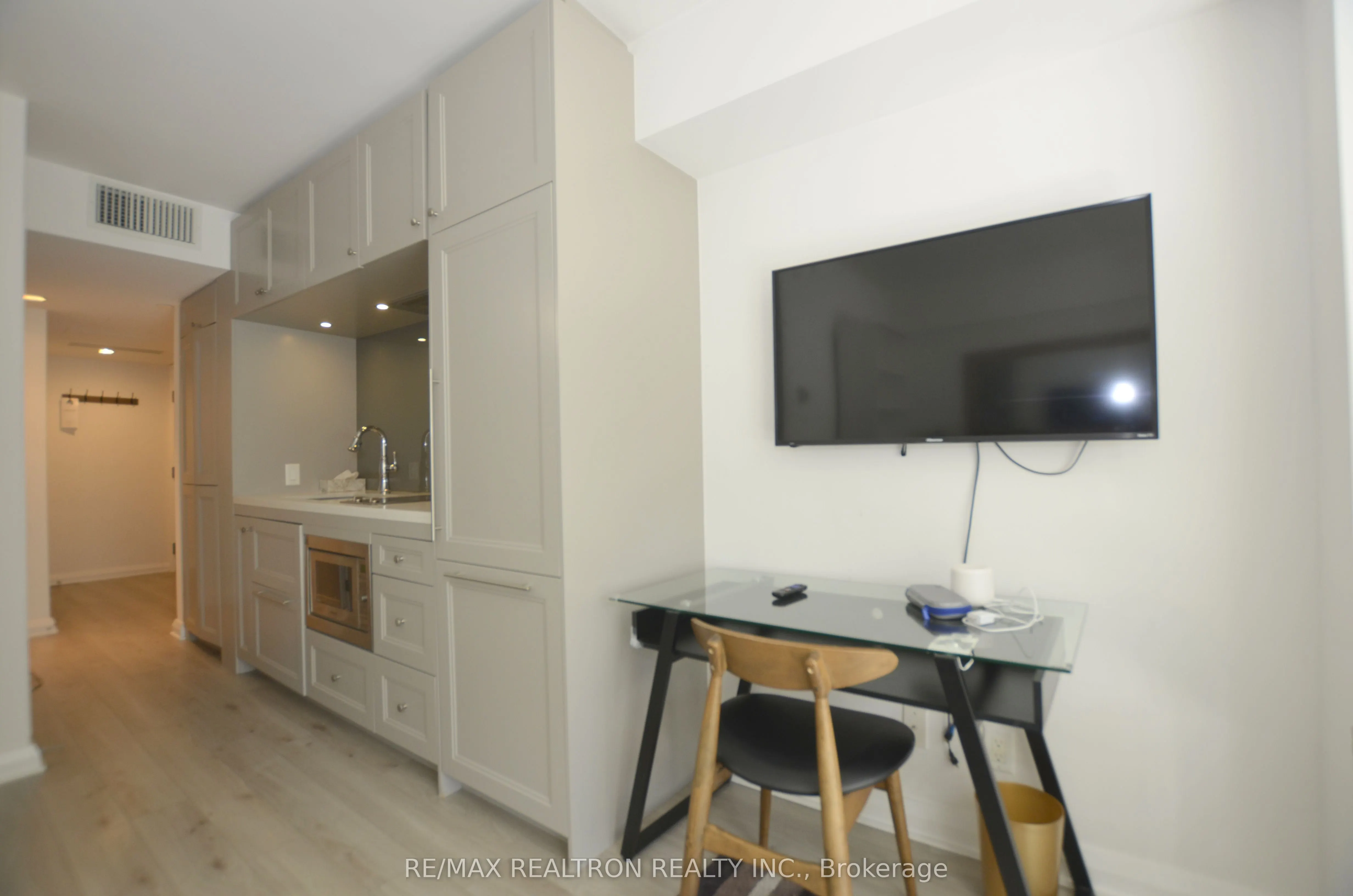 155 Yorkville Avenue #713