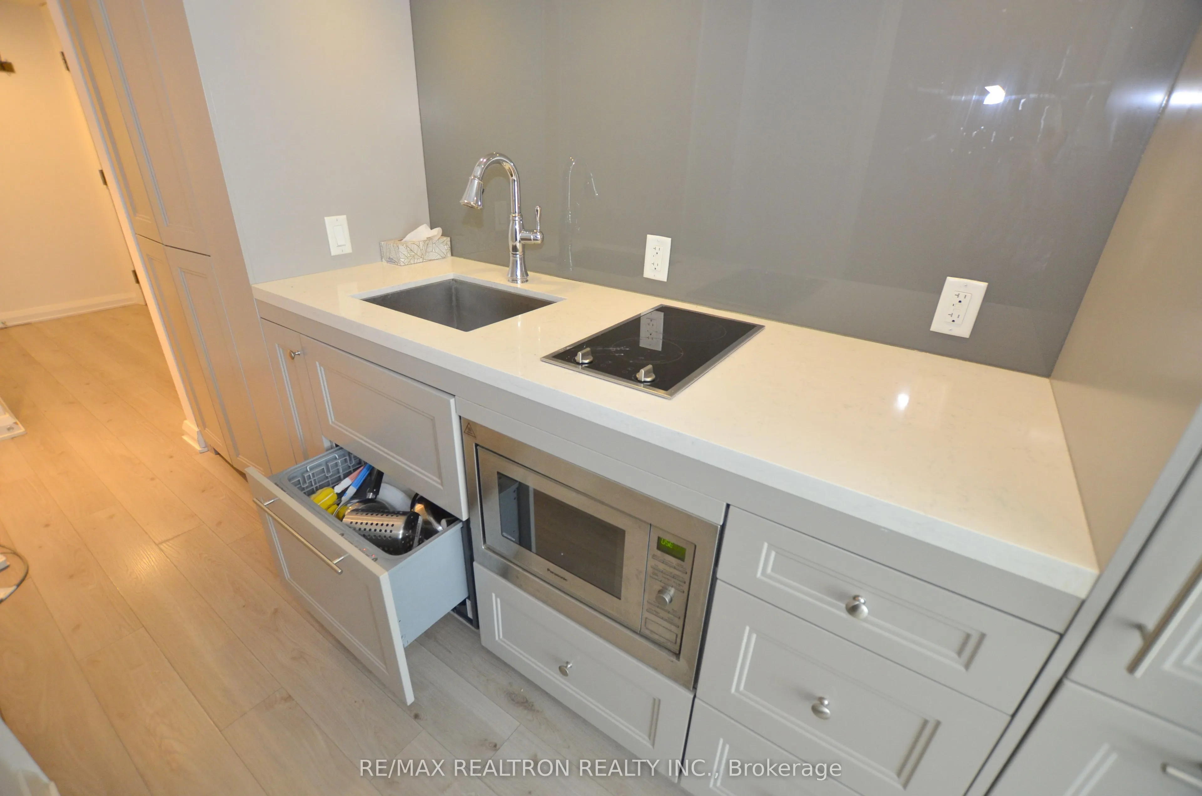 155 Yorkville Avenue #713