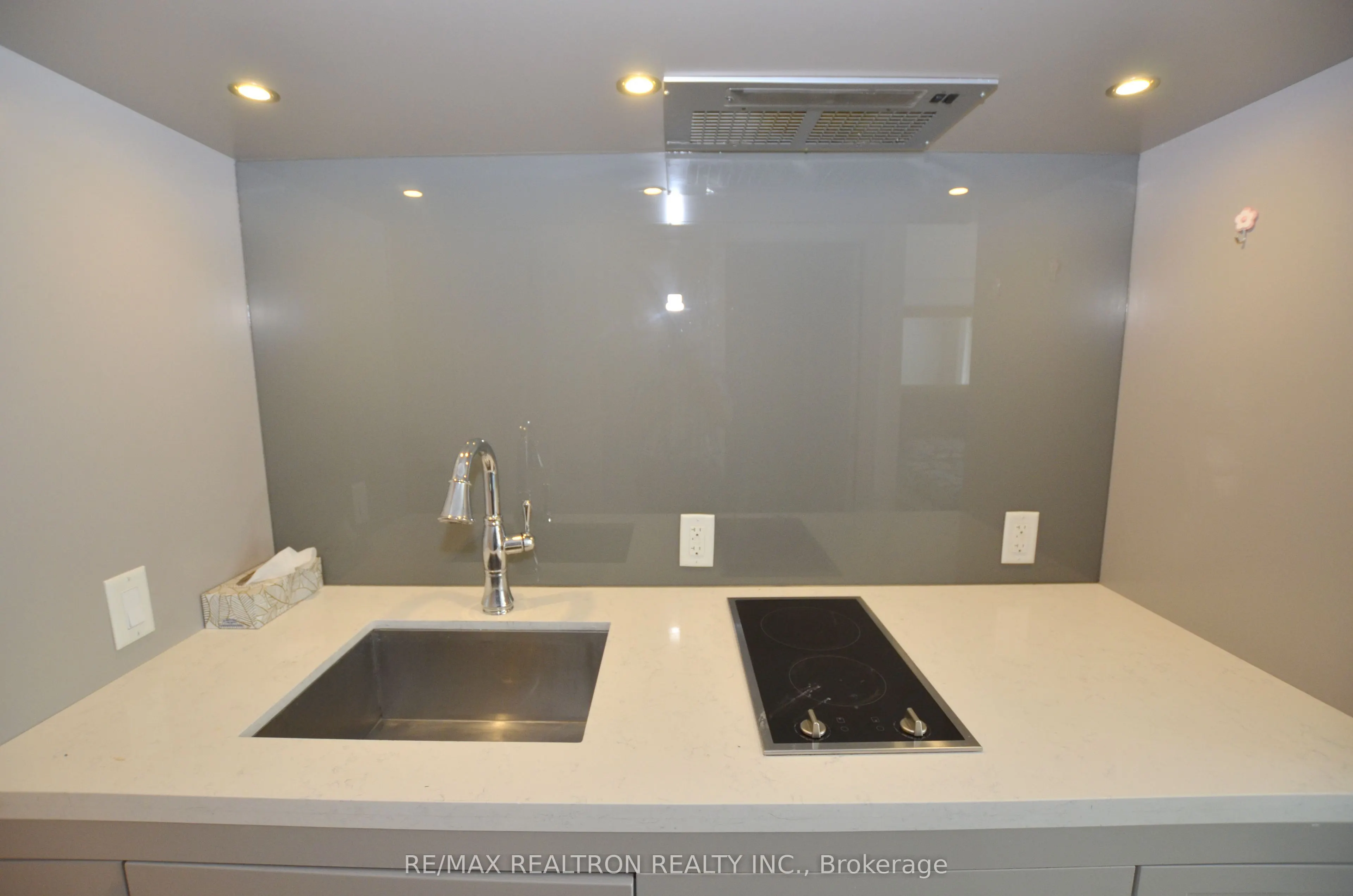 155 Yorkville Avenue #713