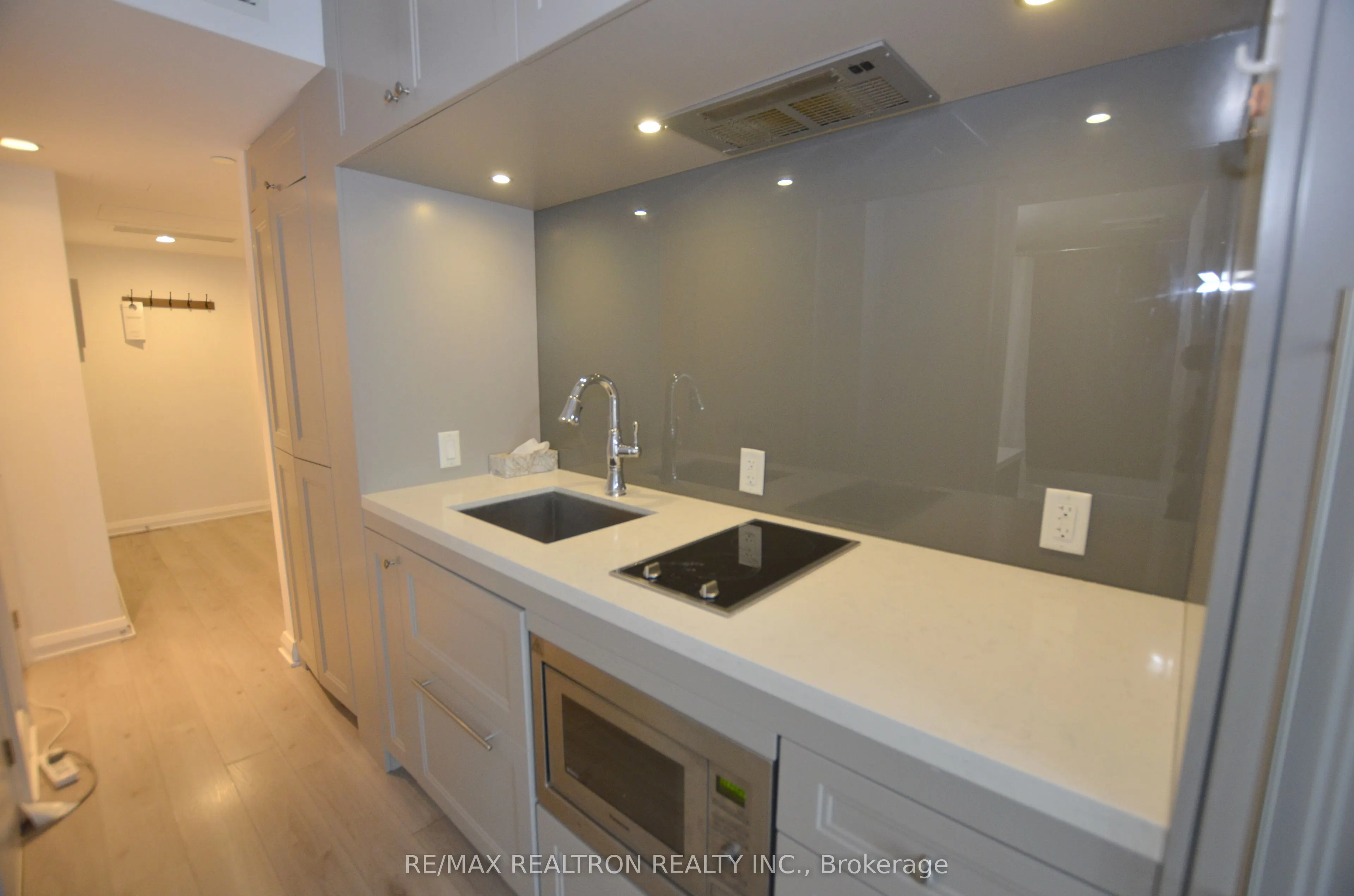 155 Yorkville Avenue #713