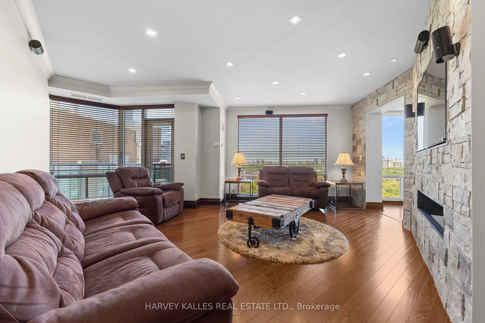 300 Bloor Street E #2701