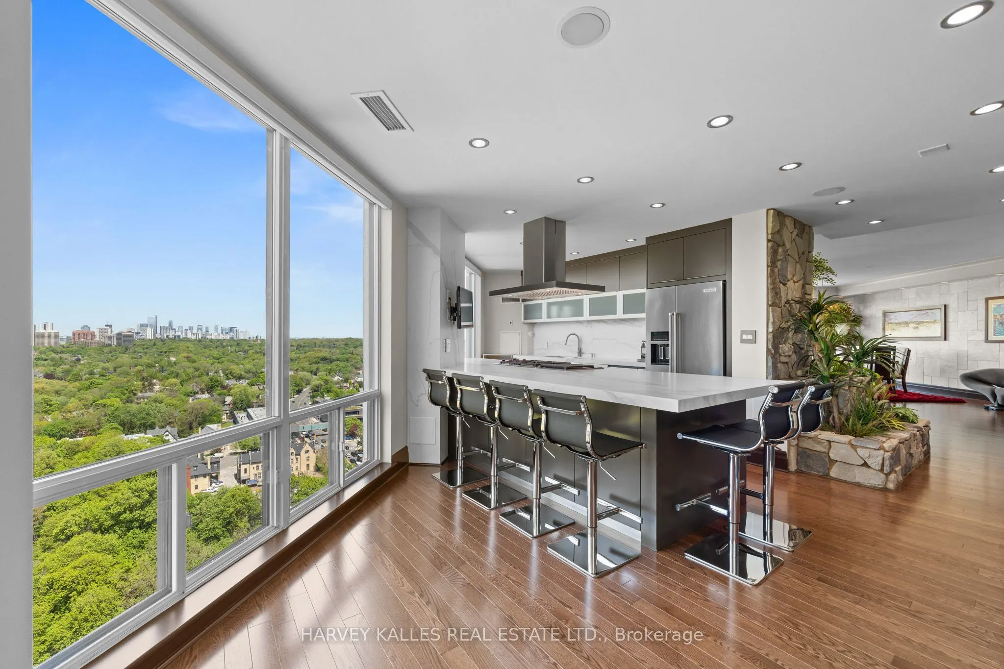 300 Bloor Street E #2701