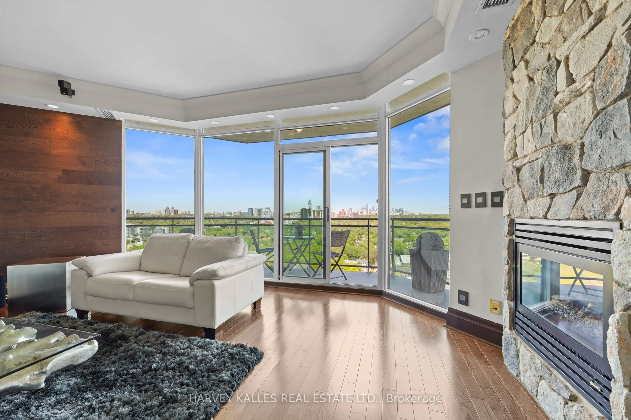300 Bloor Street E #2701