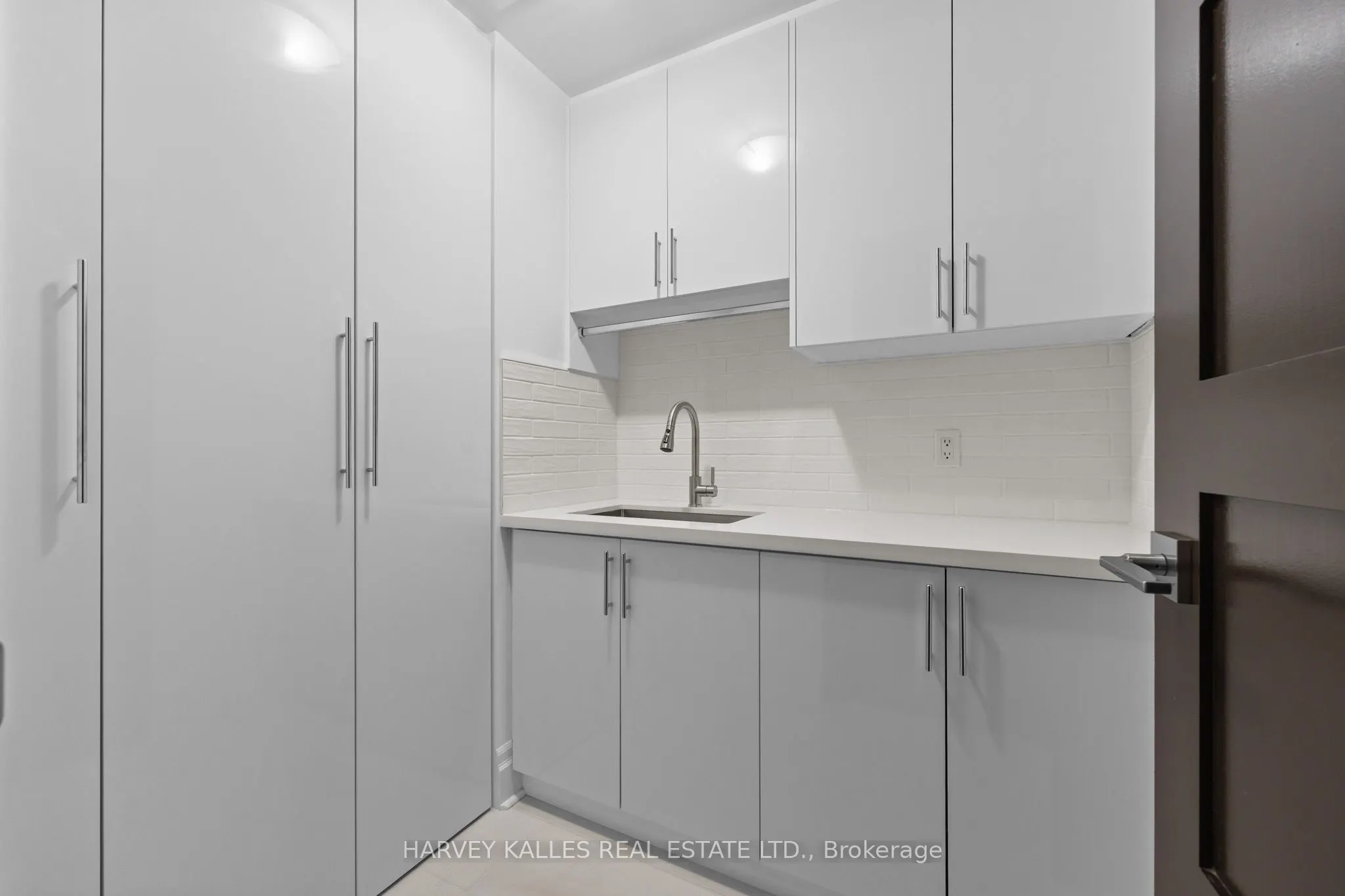 300 Bloor Street E #2701