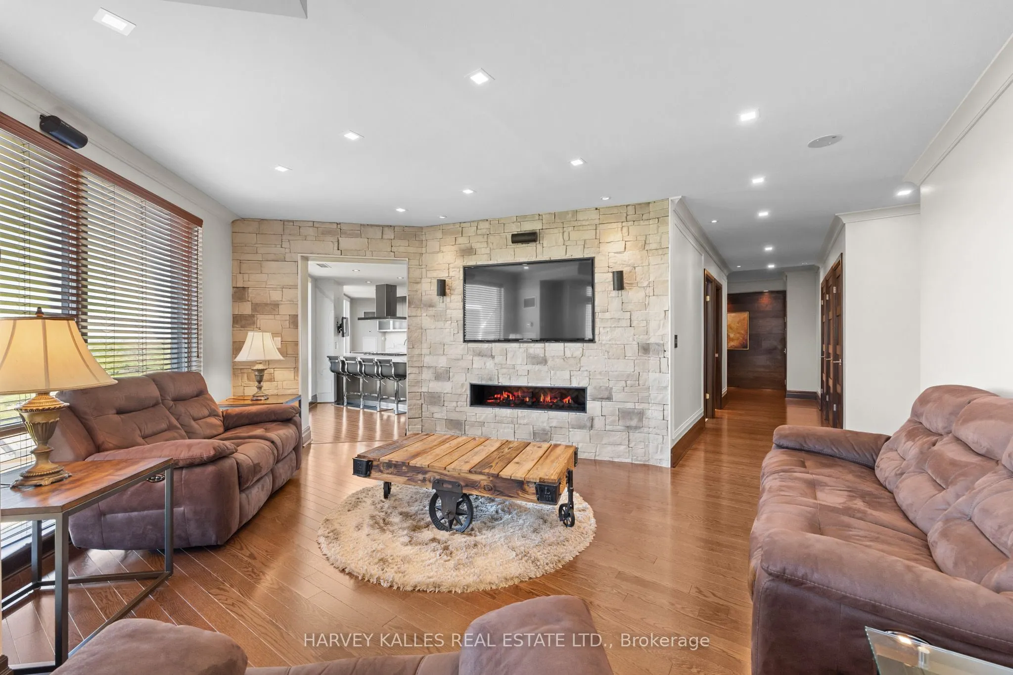 300 Bloor Street E #2701