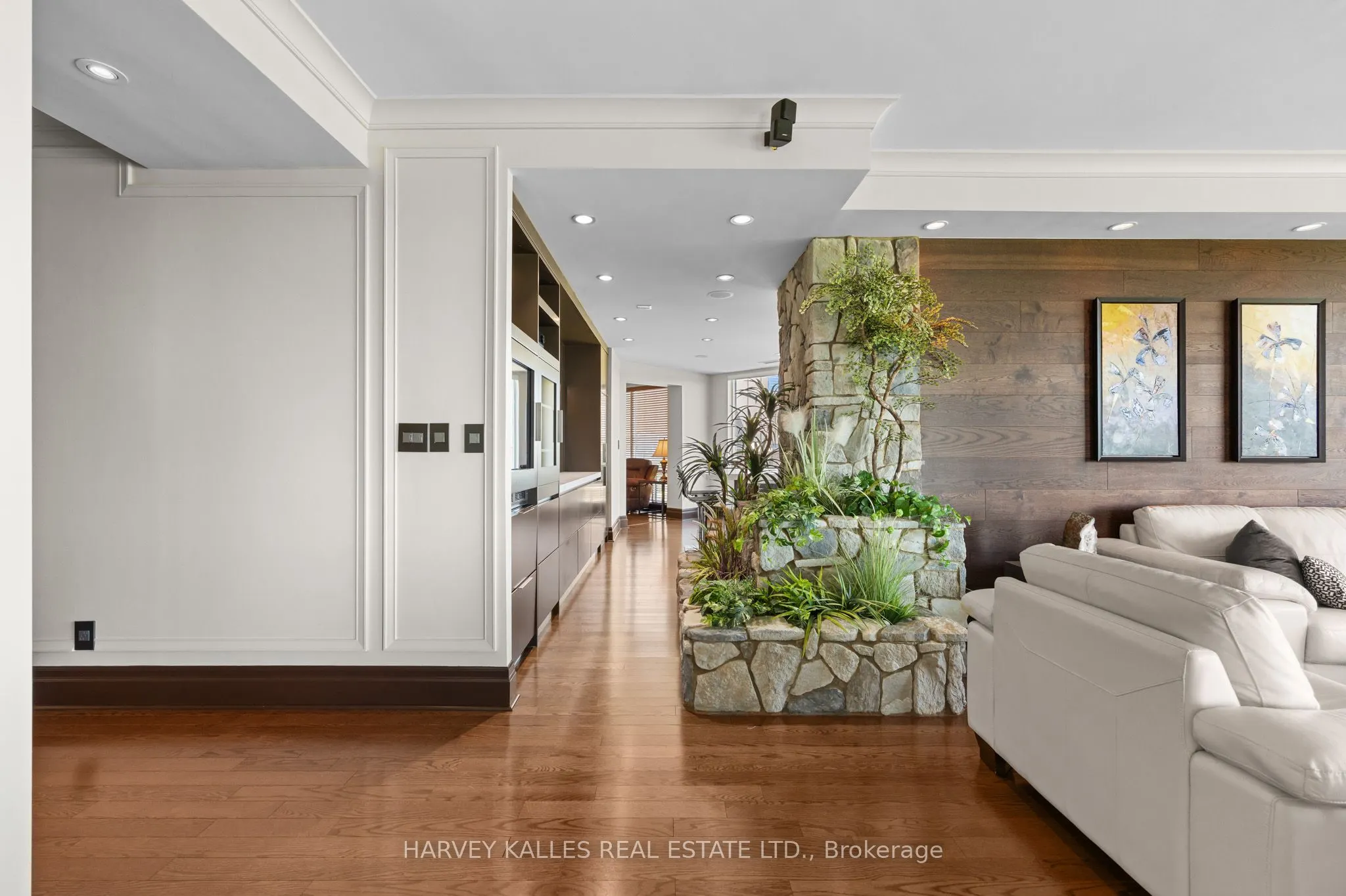 300 Bloor Street E #2701