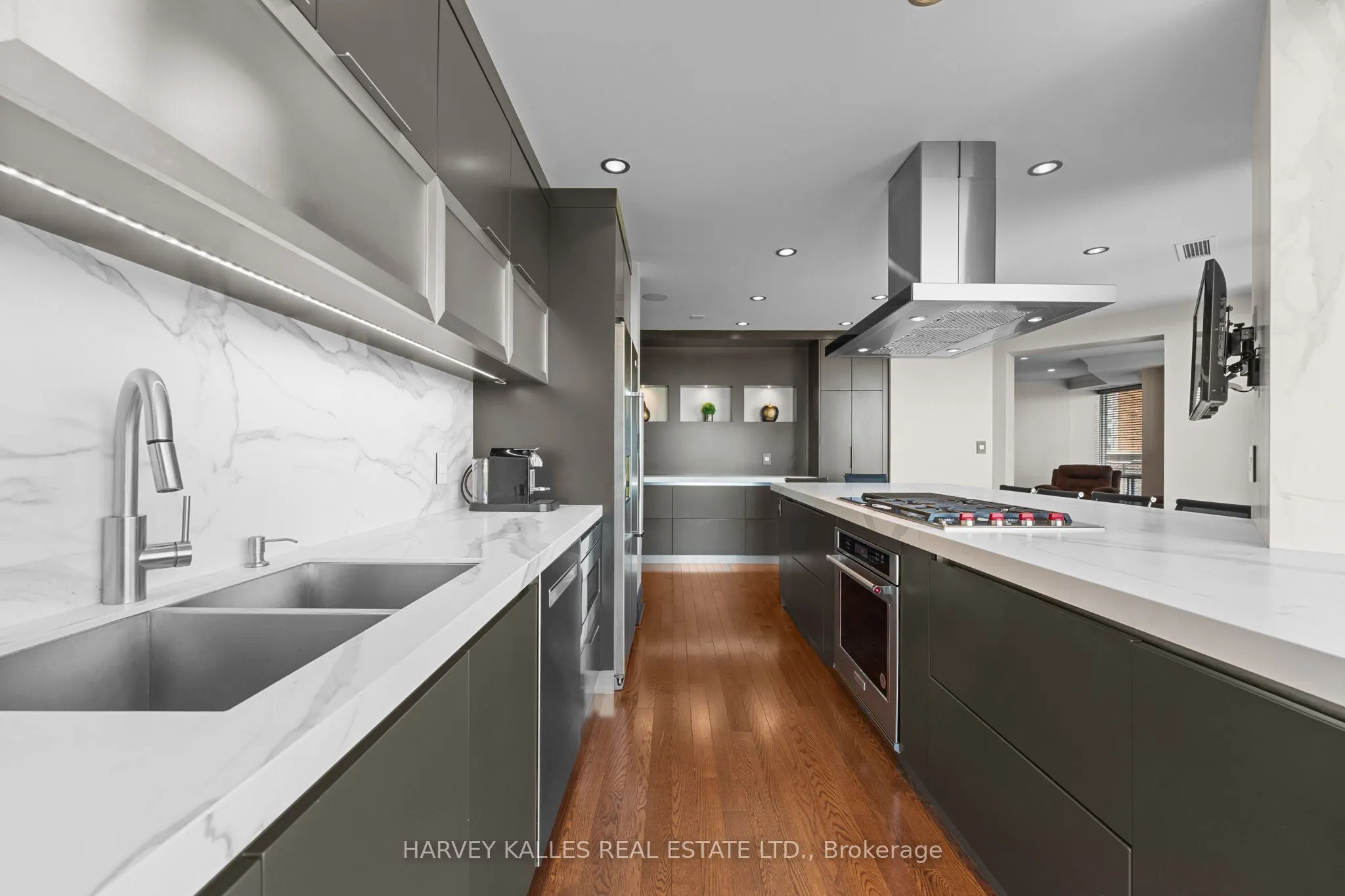 300 Bloor Street E #2701