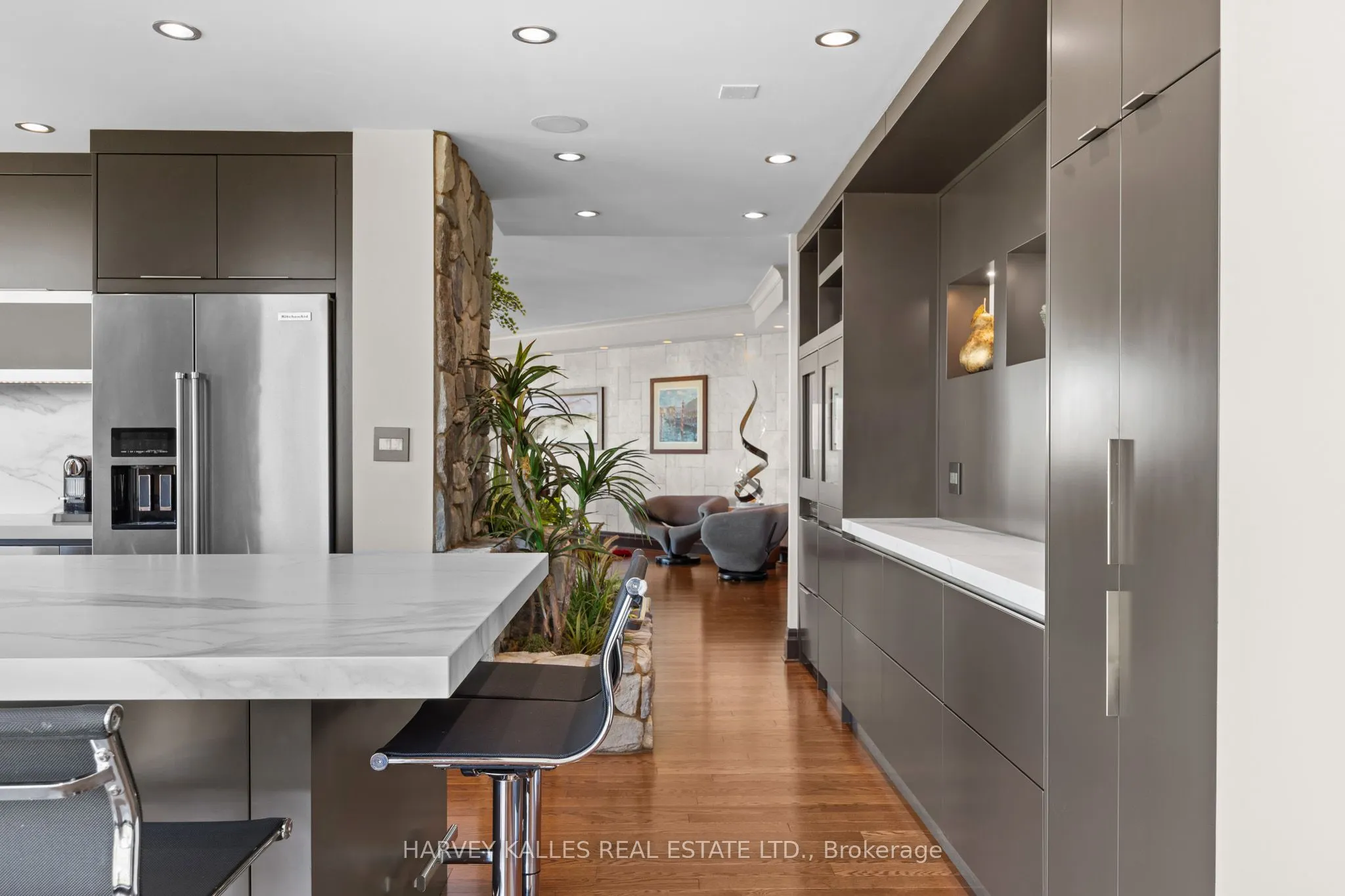 300 Bloor Street E #2701