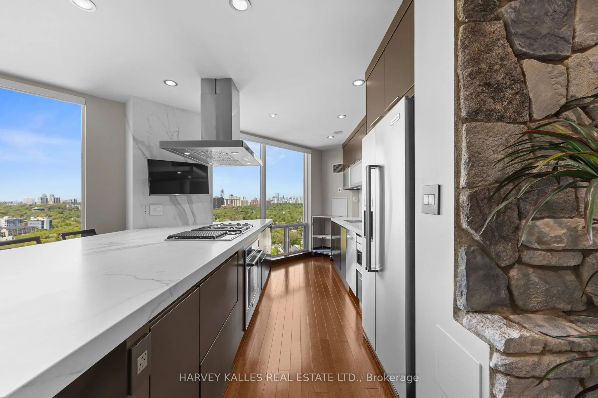 300 Bloor Street E #2701
