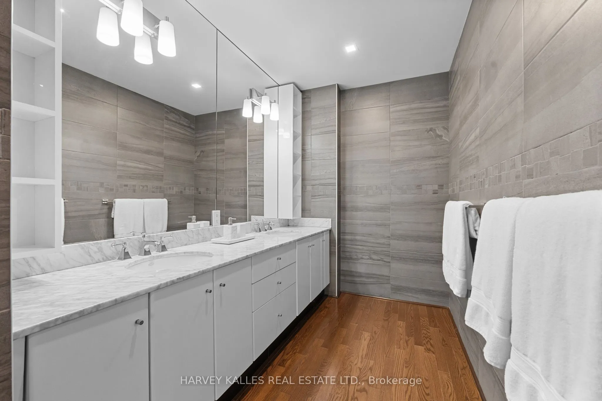 300 Bloor Street E #2701