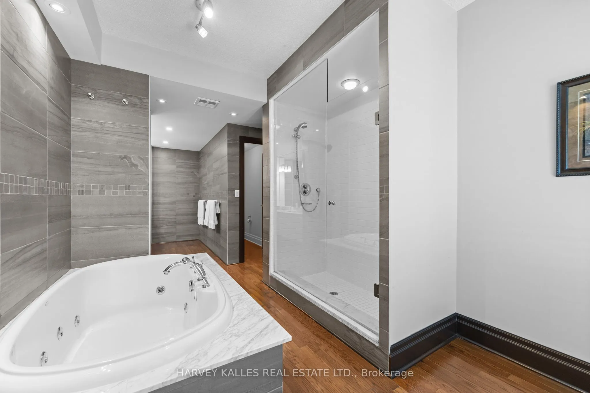 300 Bloor Street E #2701