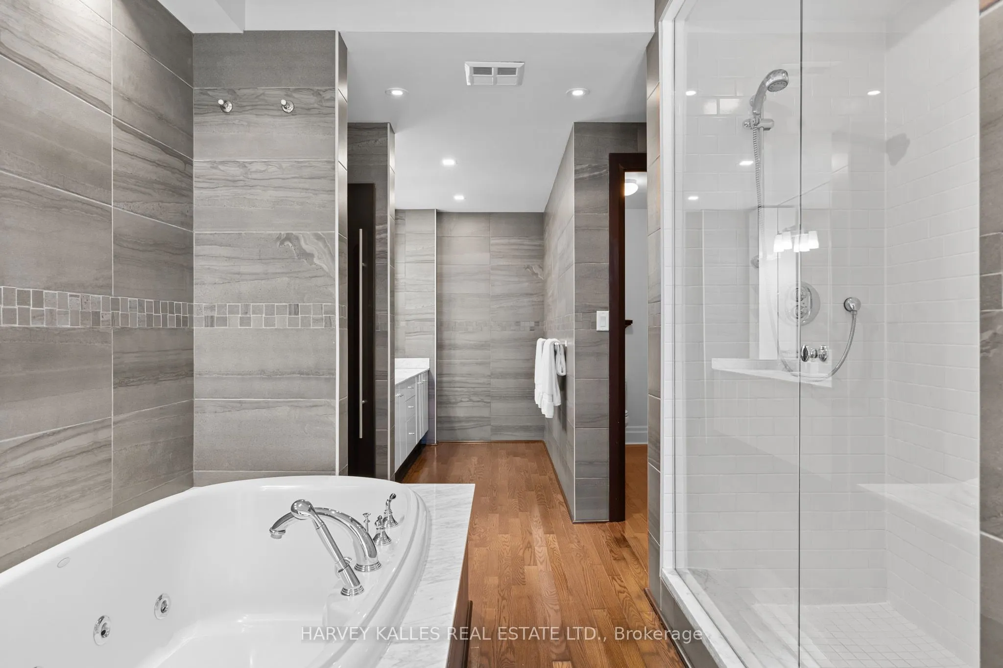 300 Bloor Street E #2701