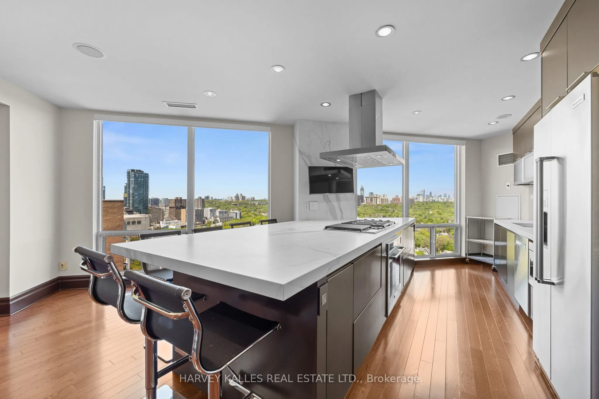 300 Bloor Street E #2701