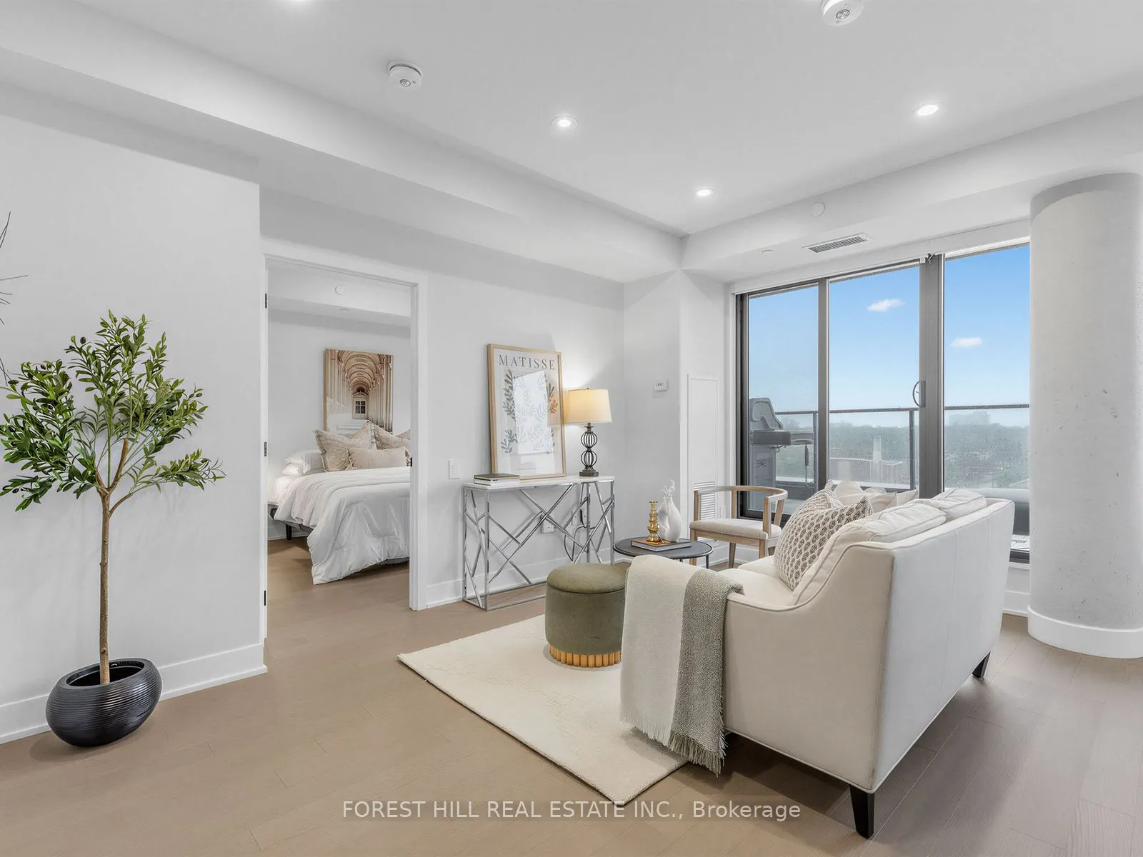 250 Lawrence Avenue W #810