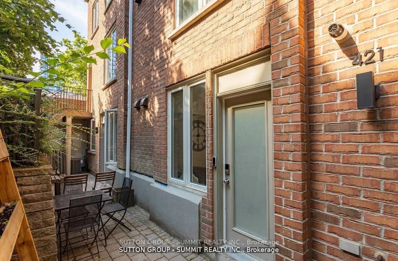 12 Douro Street #421