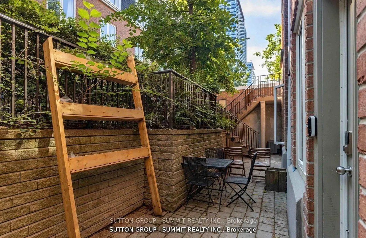 12 Douro Street #421