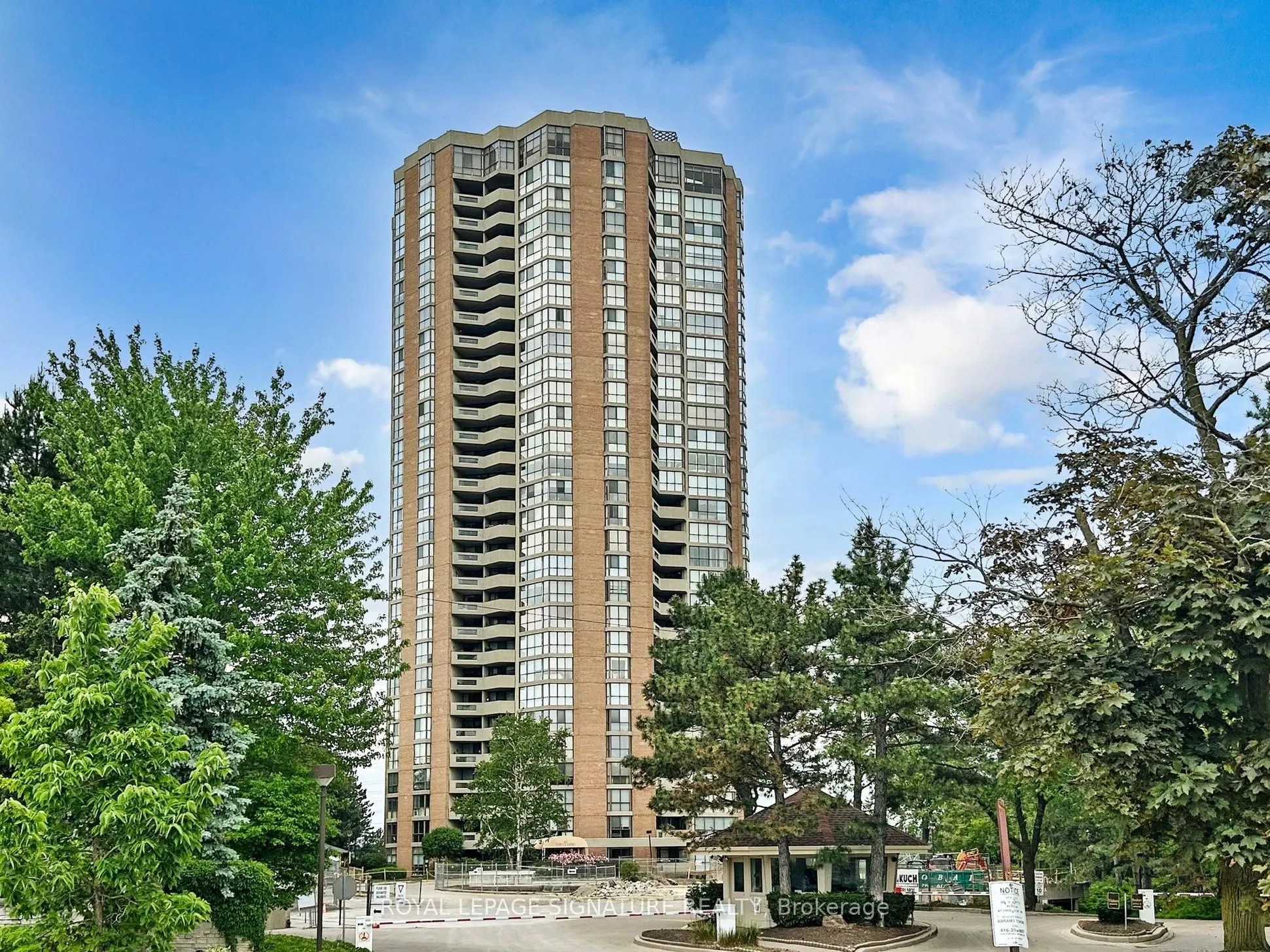 85 Skymark Drive #1001