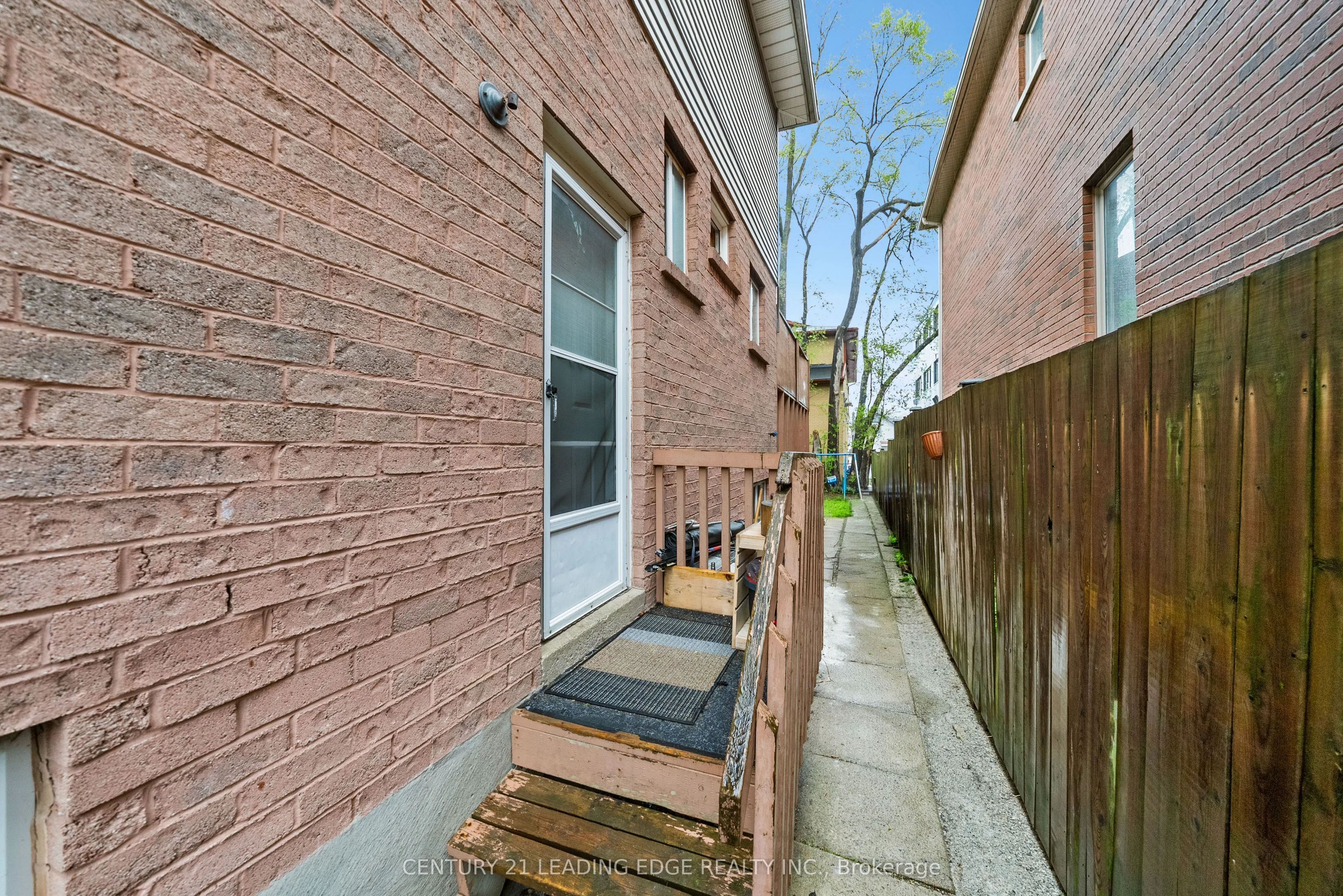 527 Glengarry Avenue