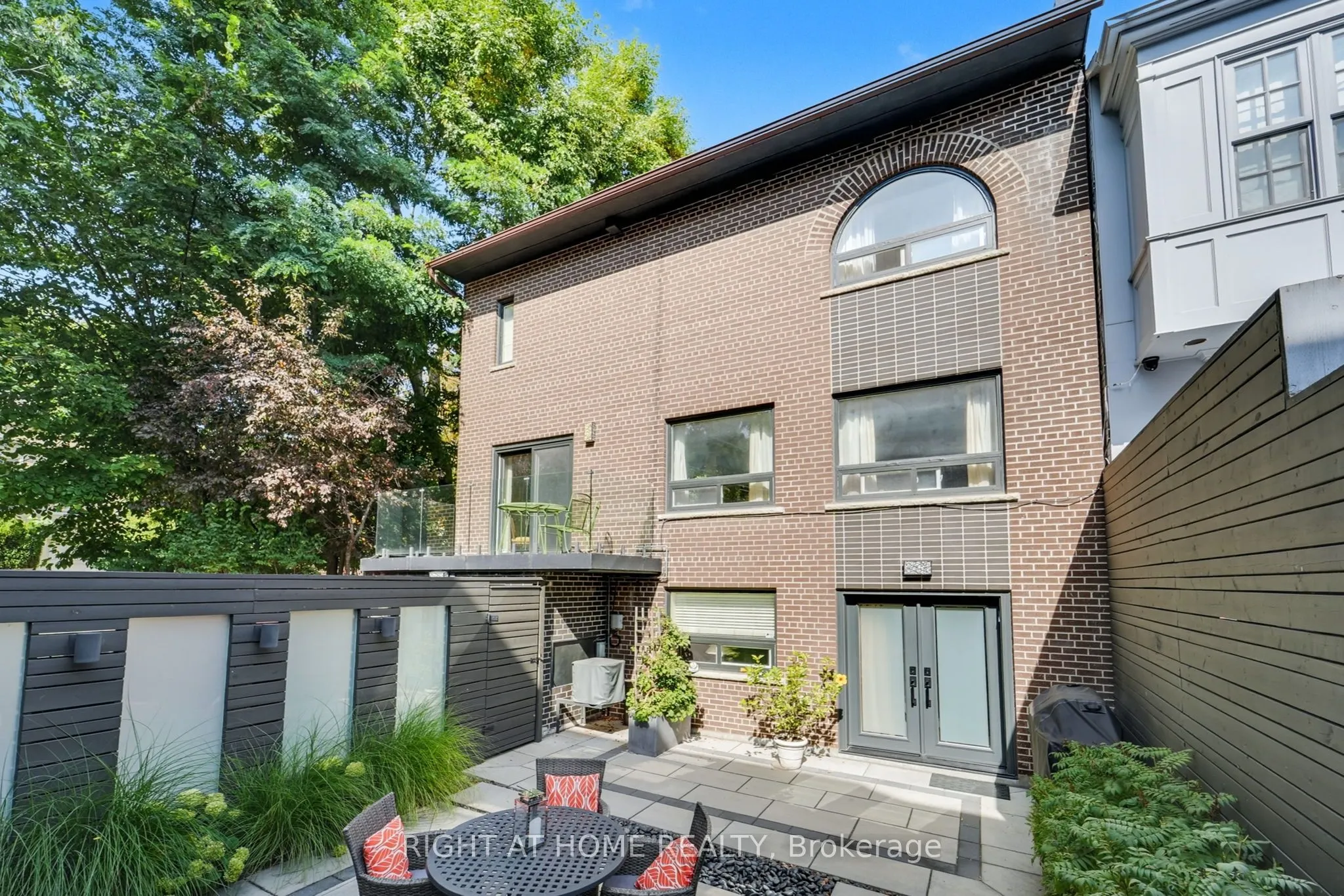 25 Clarendon Avenue
