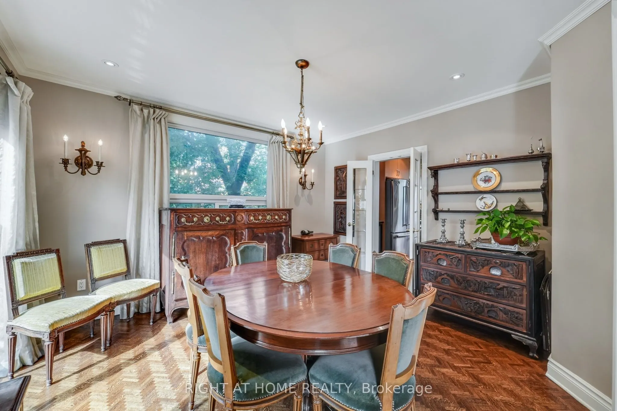 25 Clarendon Avenue