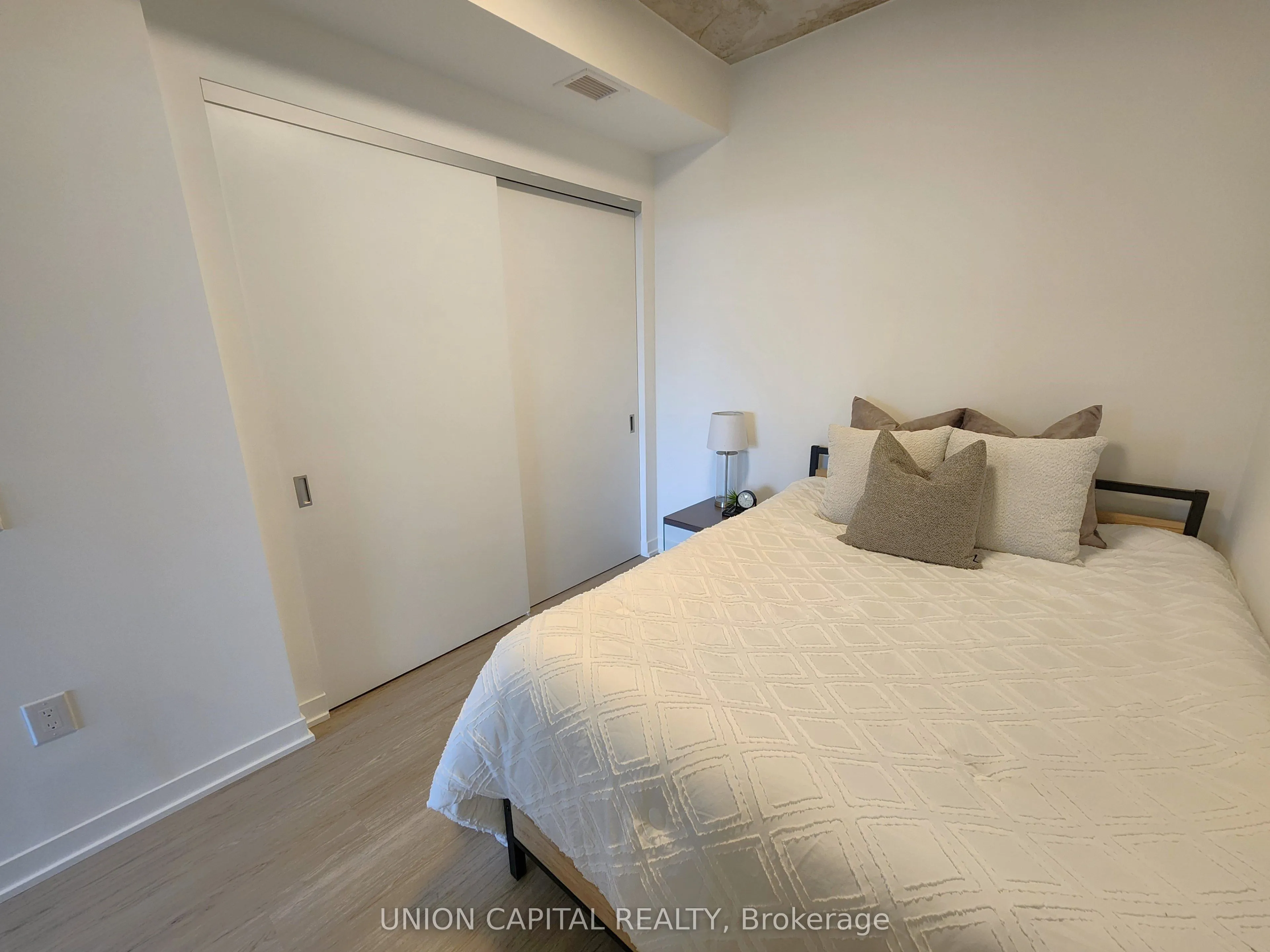 195 McCaul Street #1601