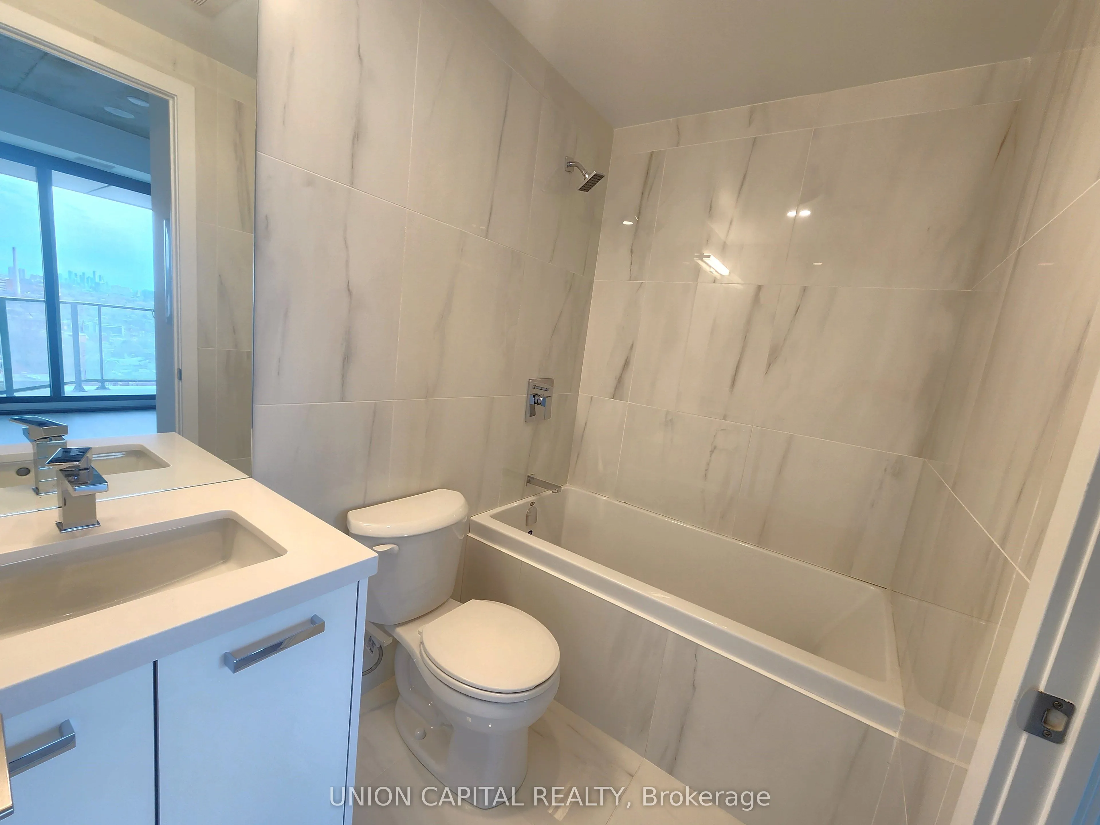 195 McCaul Street #1601