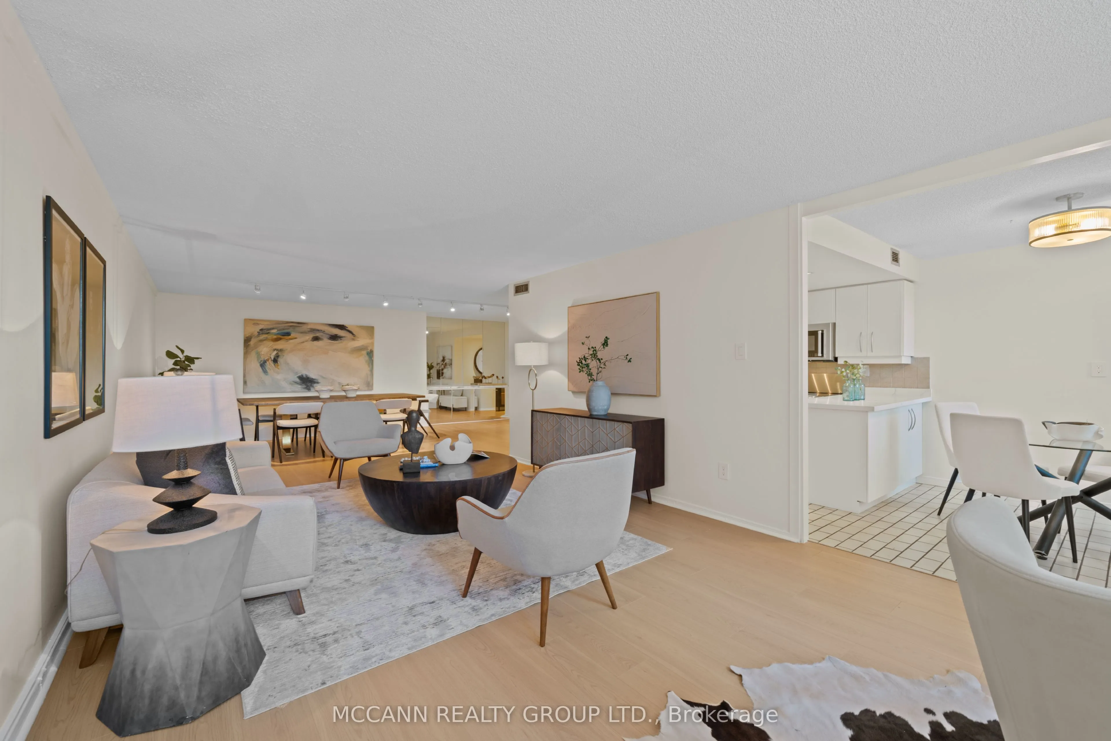 360 Bloor Street E #301