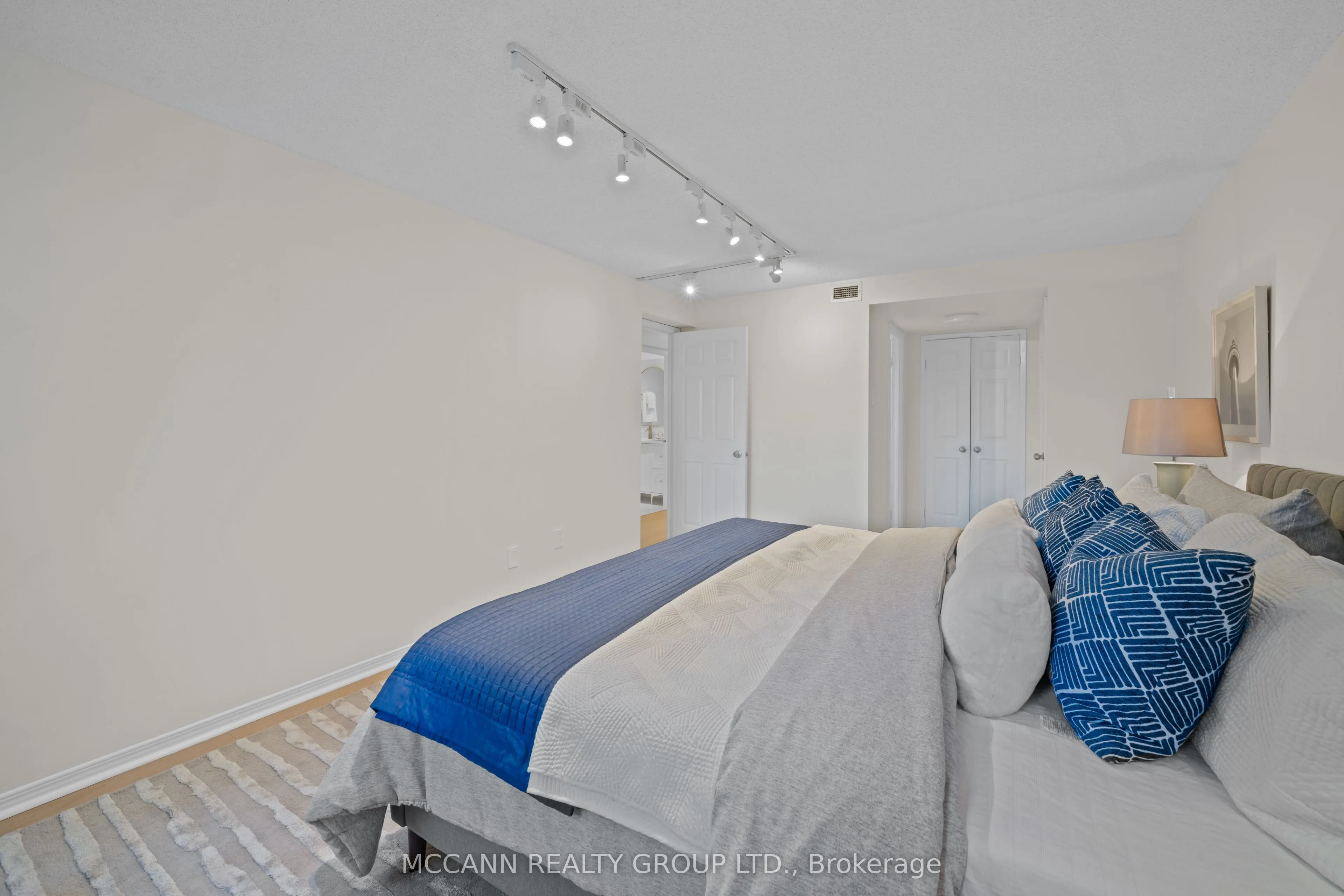 360 Bloor Street E #301