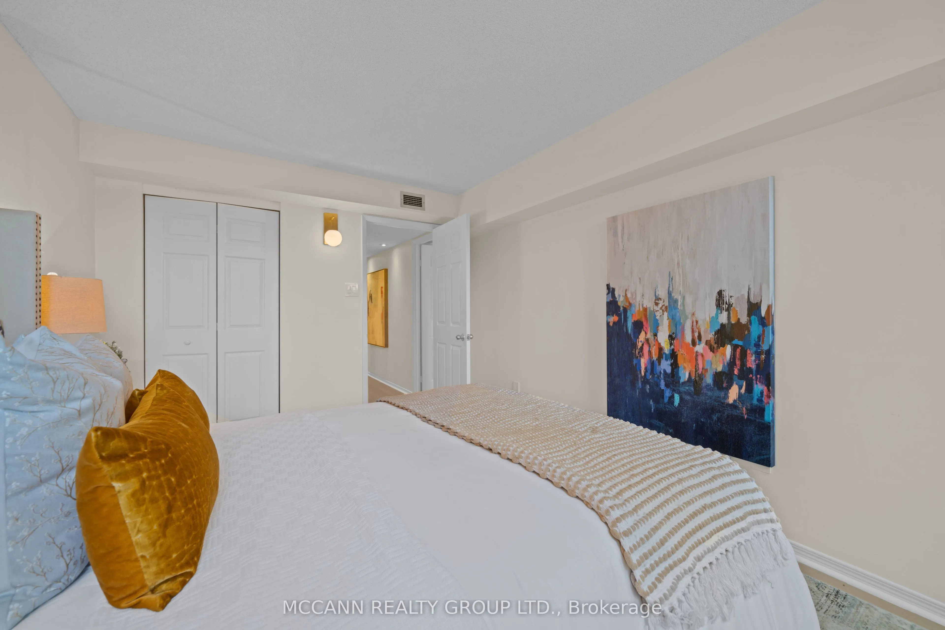 360 Bloor Street E #301