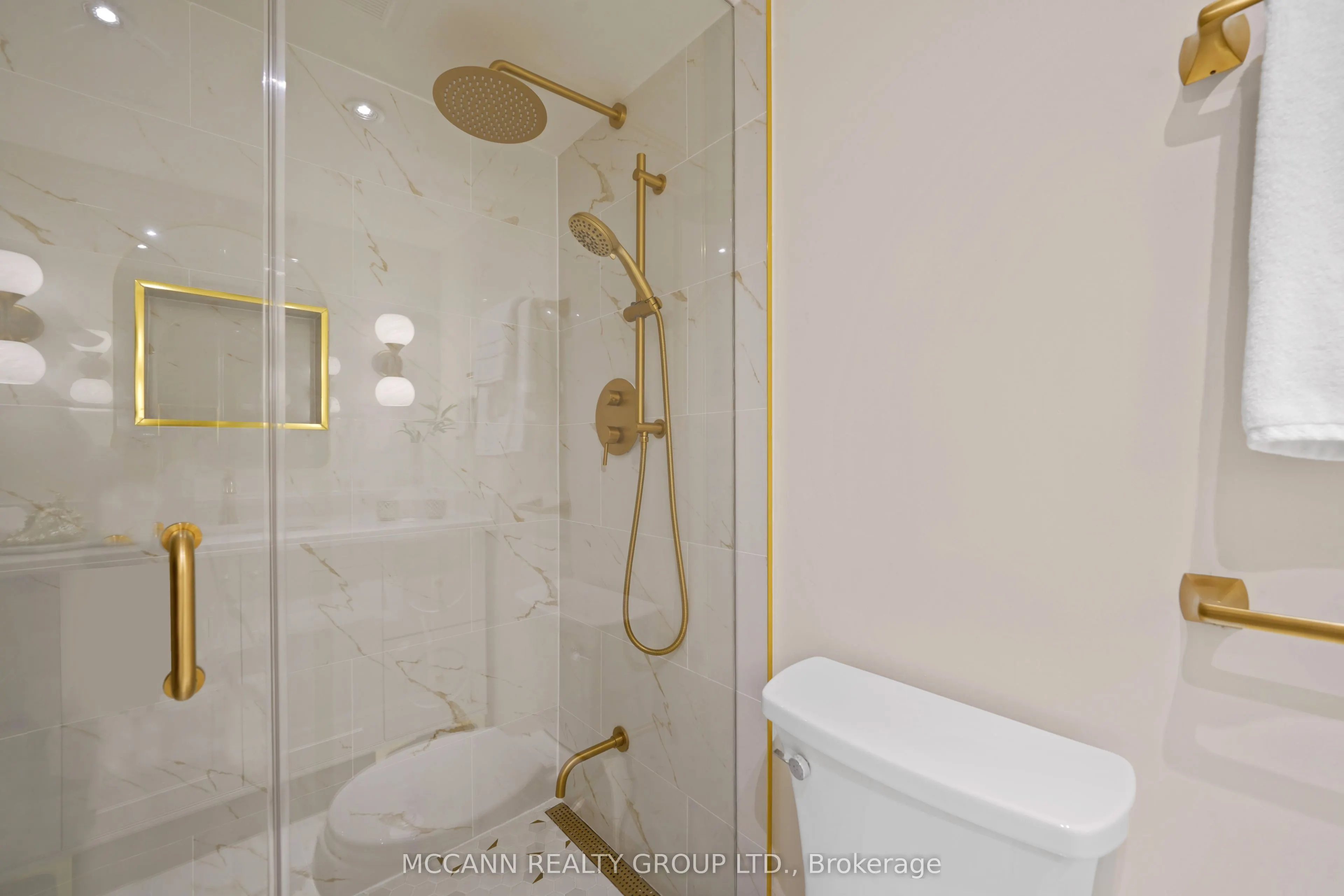 360 Bloor Street E #301
