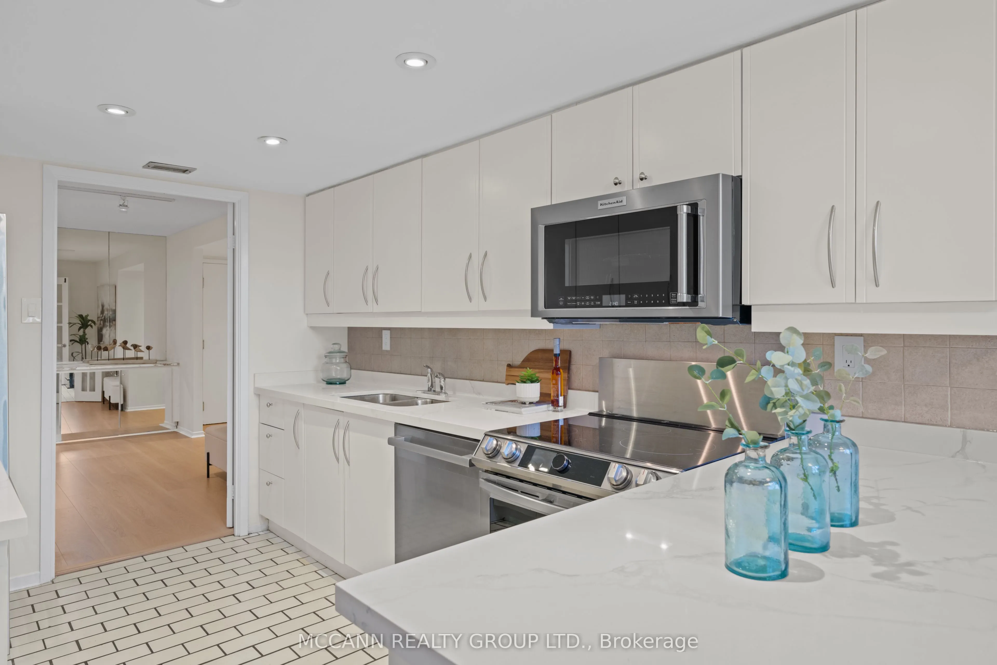 360 Bloor Street E #301