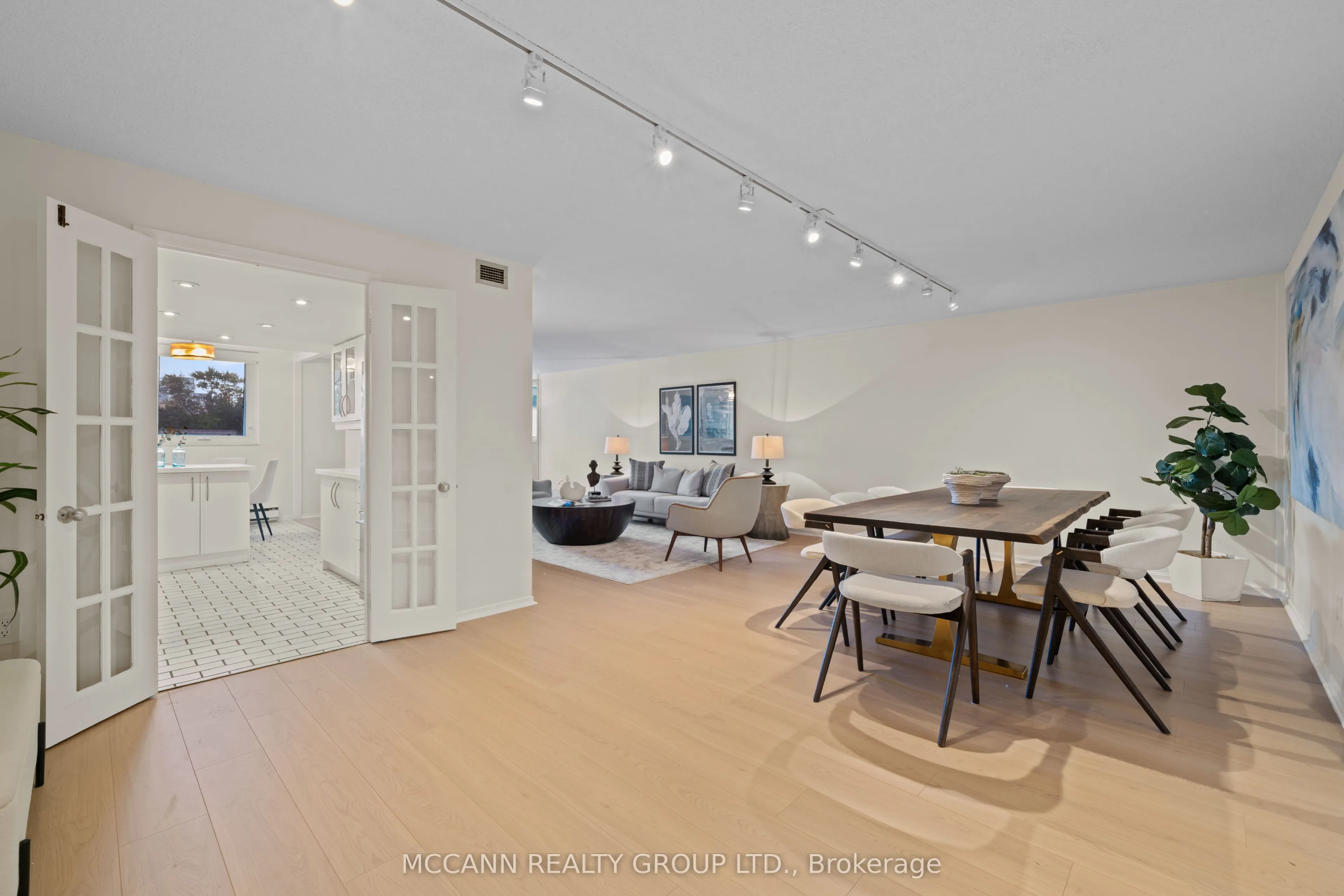360 Bloor Street E #301