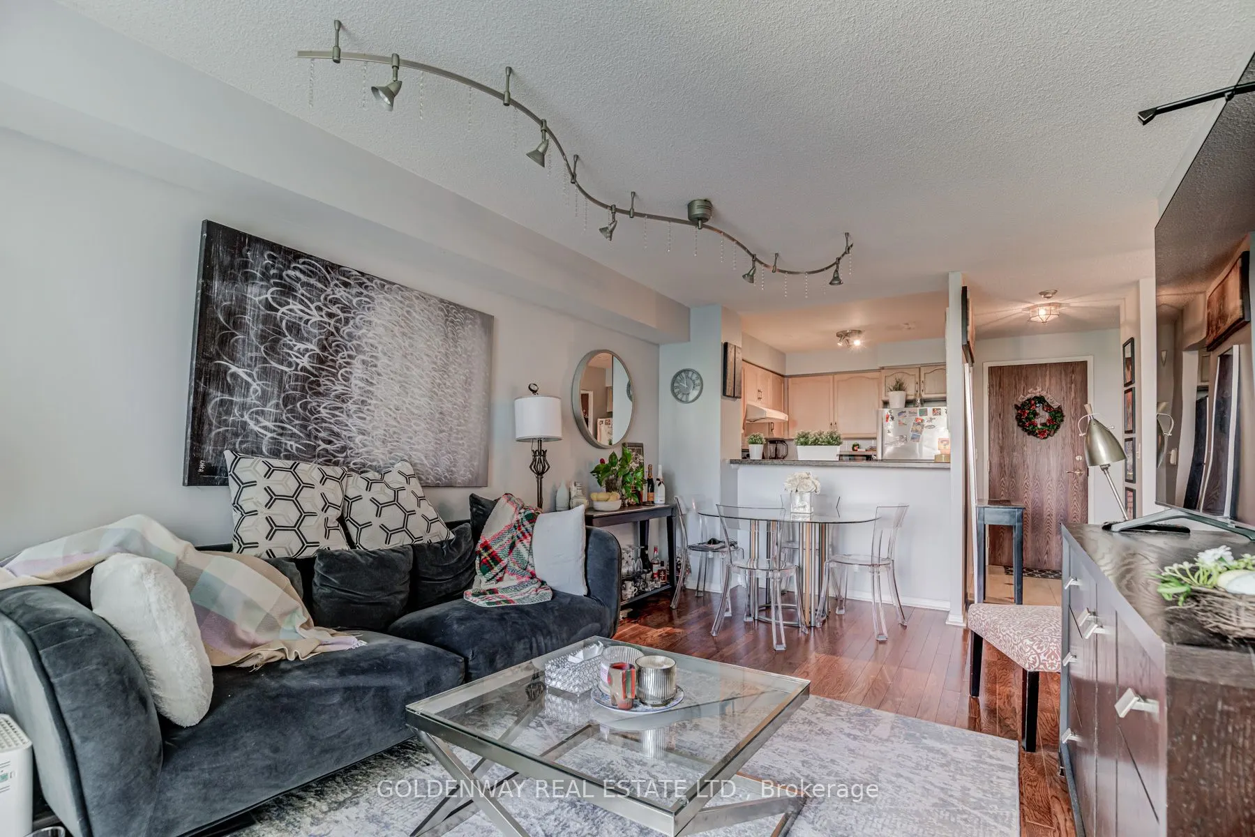 18 Pemberton Avenue #402