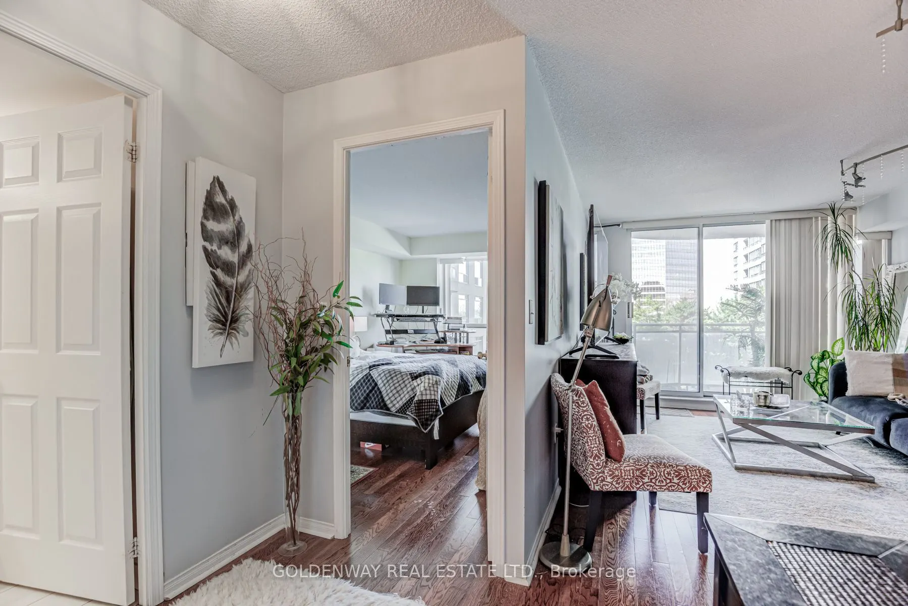 18 Pemberton Avenue #402