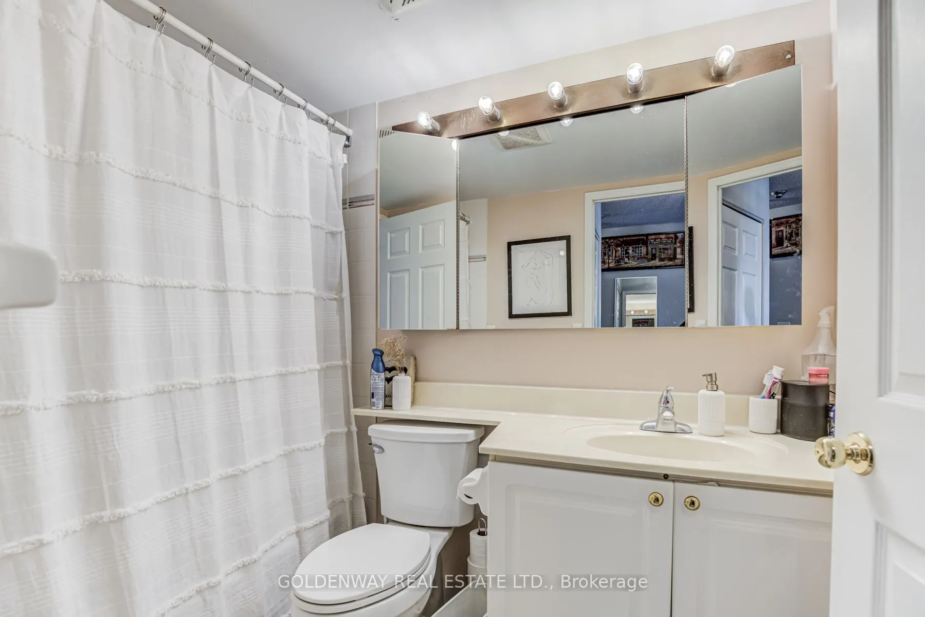 18 Pemberton Avenue #402