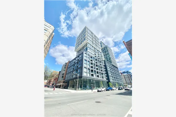 158 Front Street E