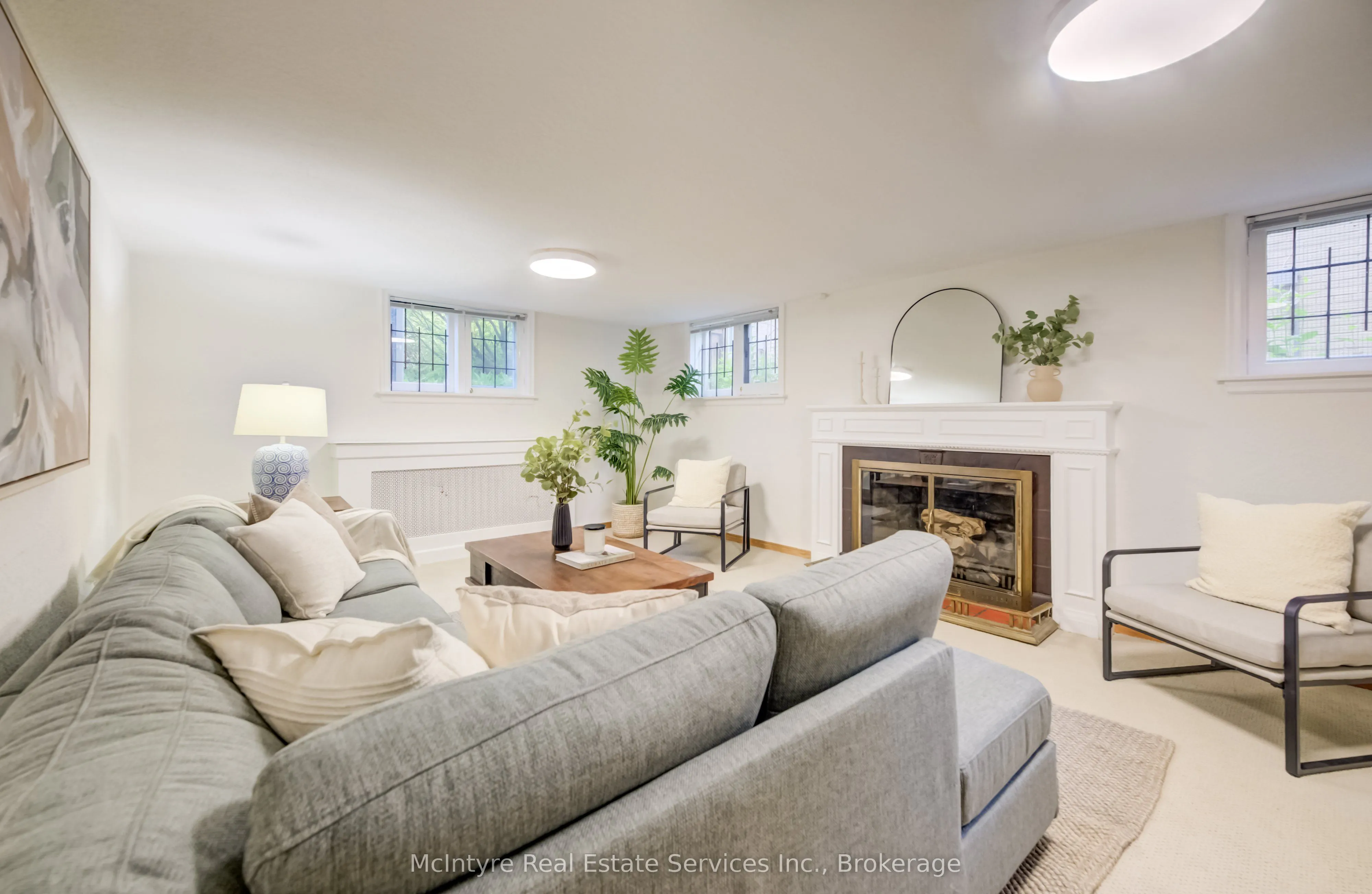 560 Blythwood Road