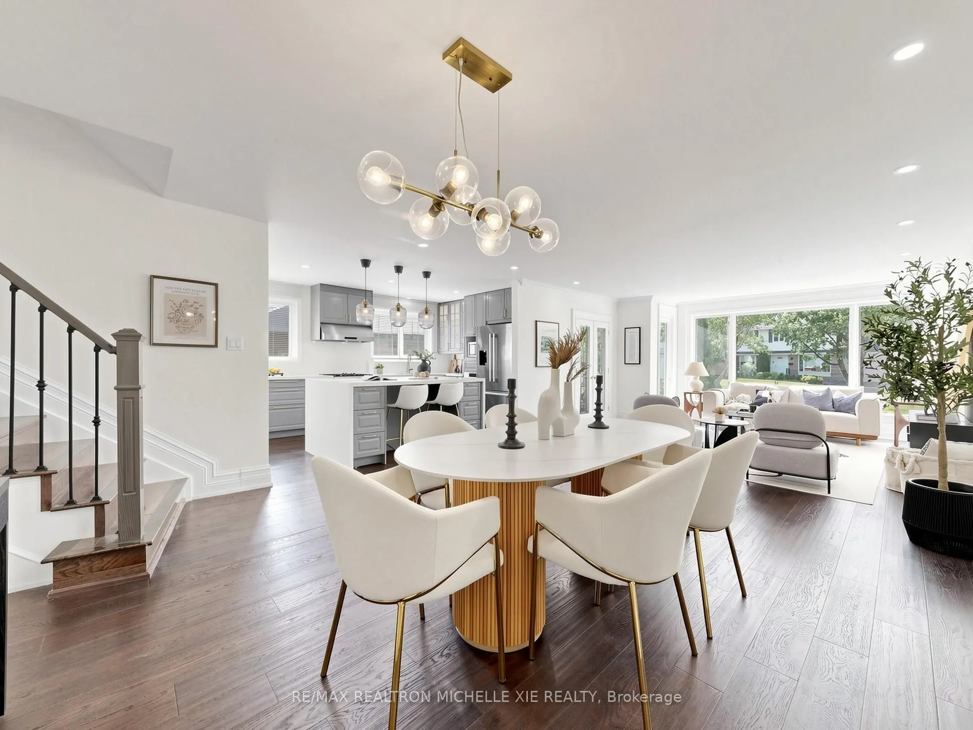 8 Meadowglade Crescent