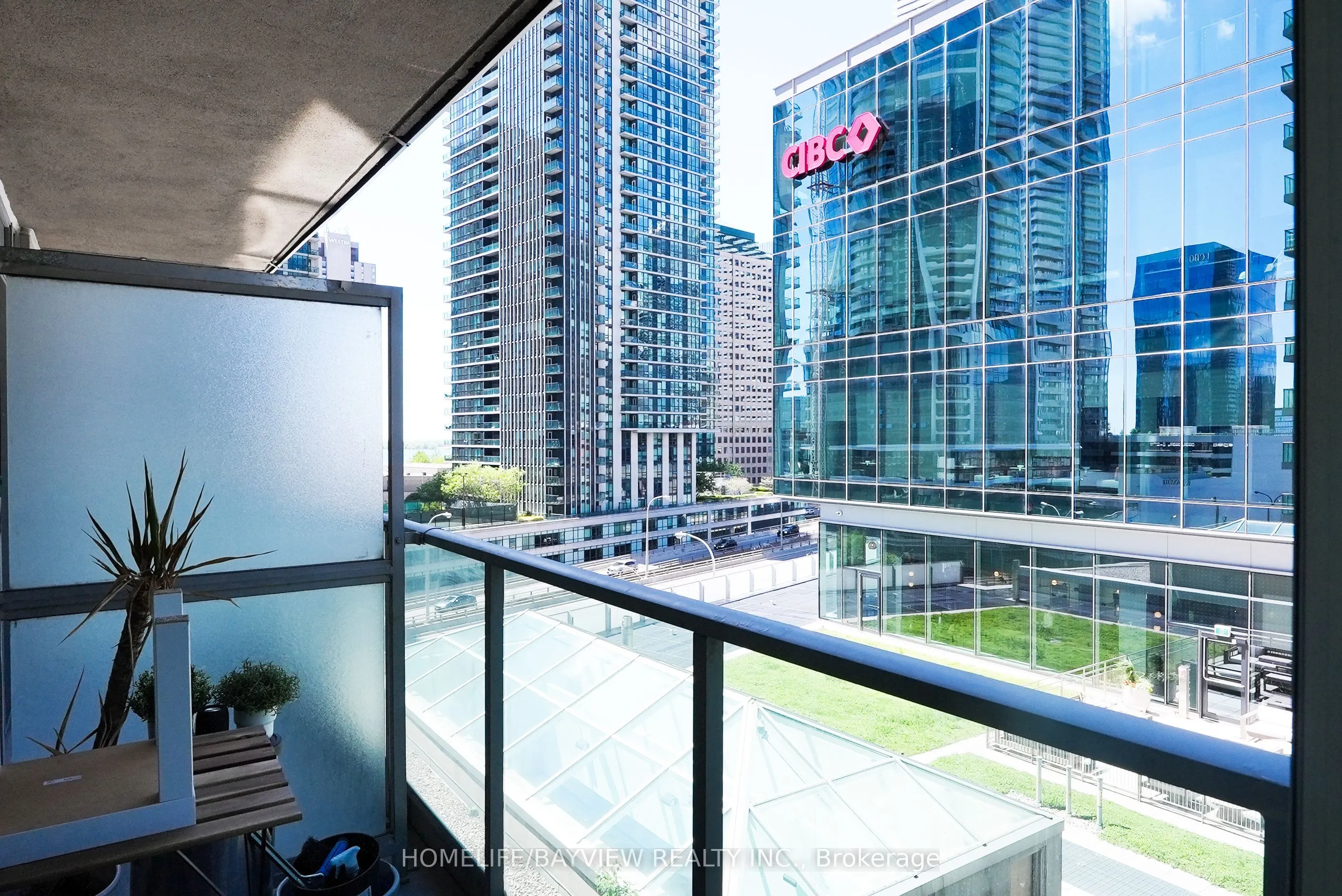 18 Yonge Street #915
