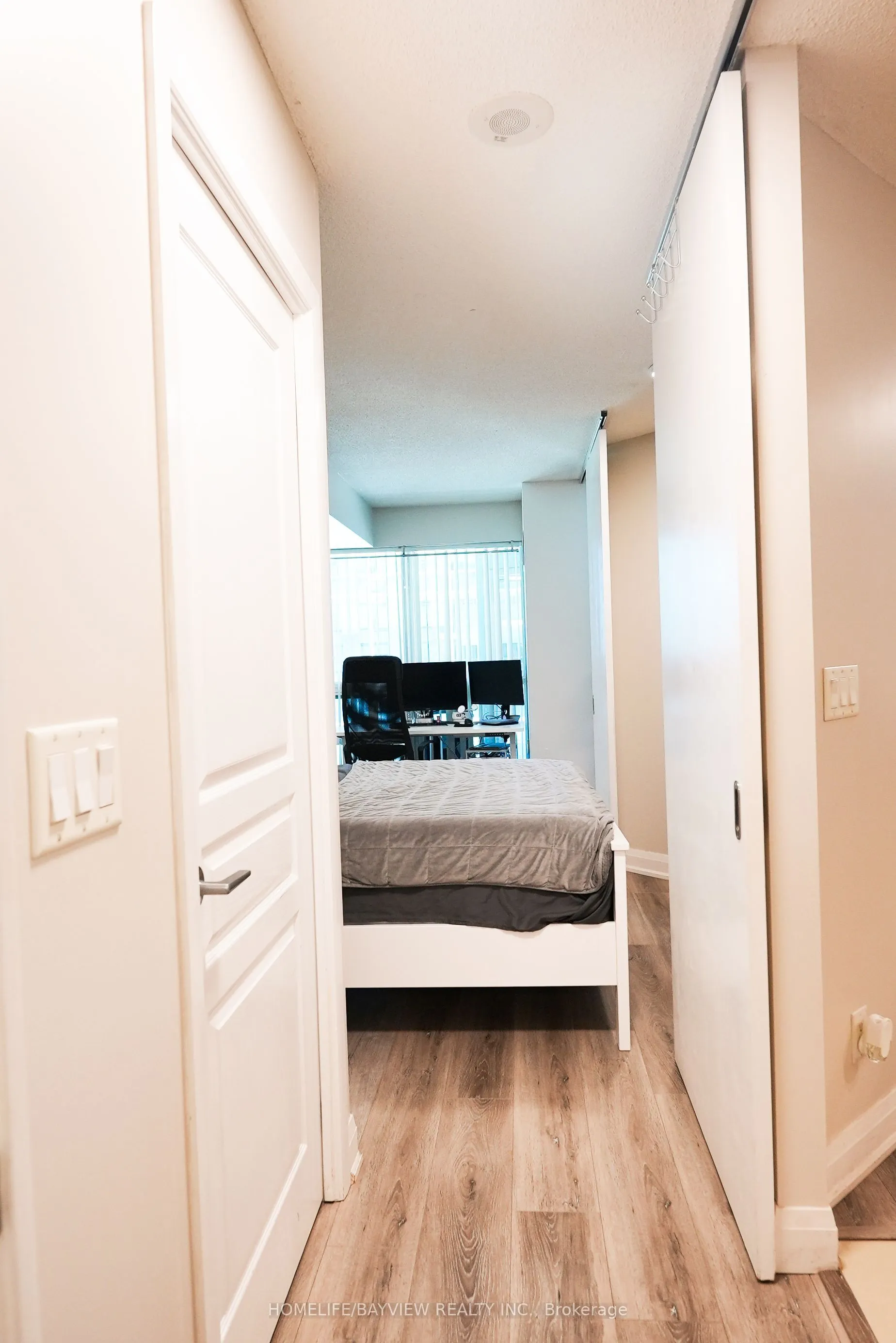 18 Yonge Street #915