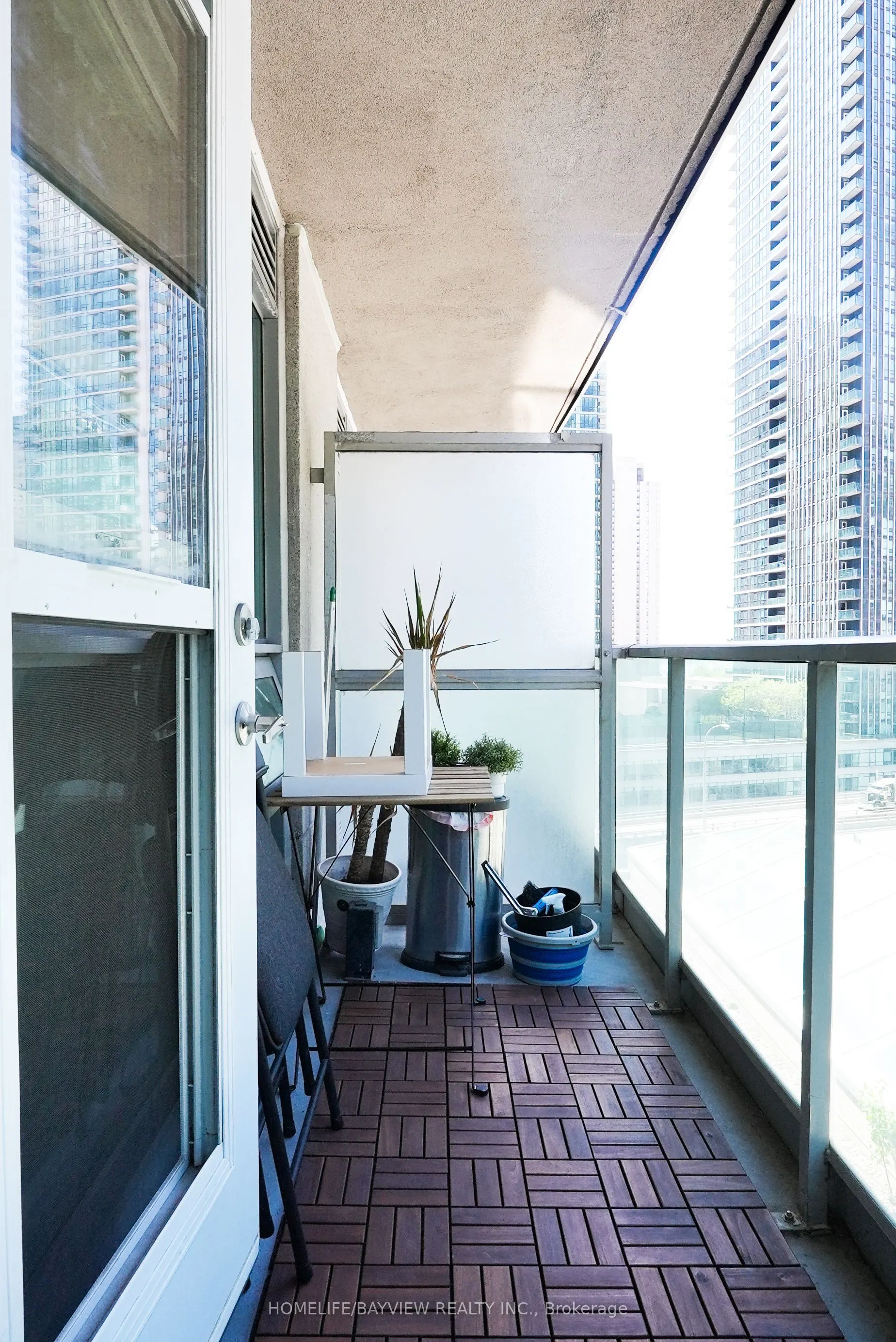 18 Yonge Street #915