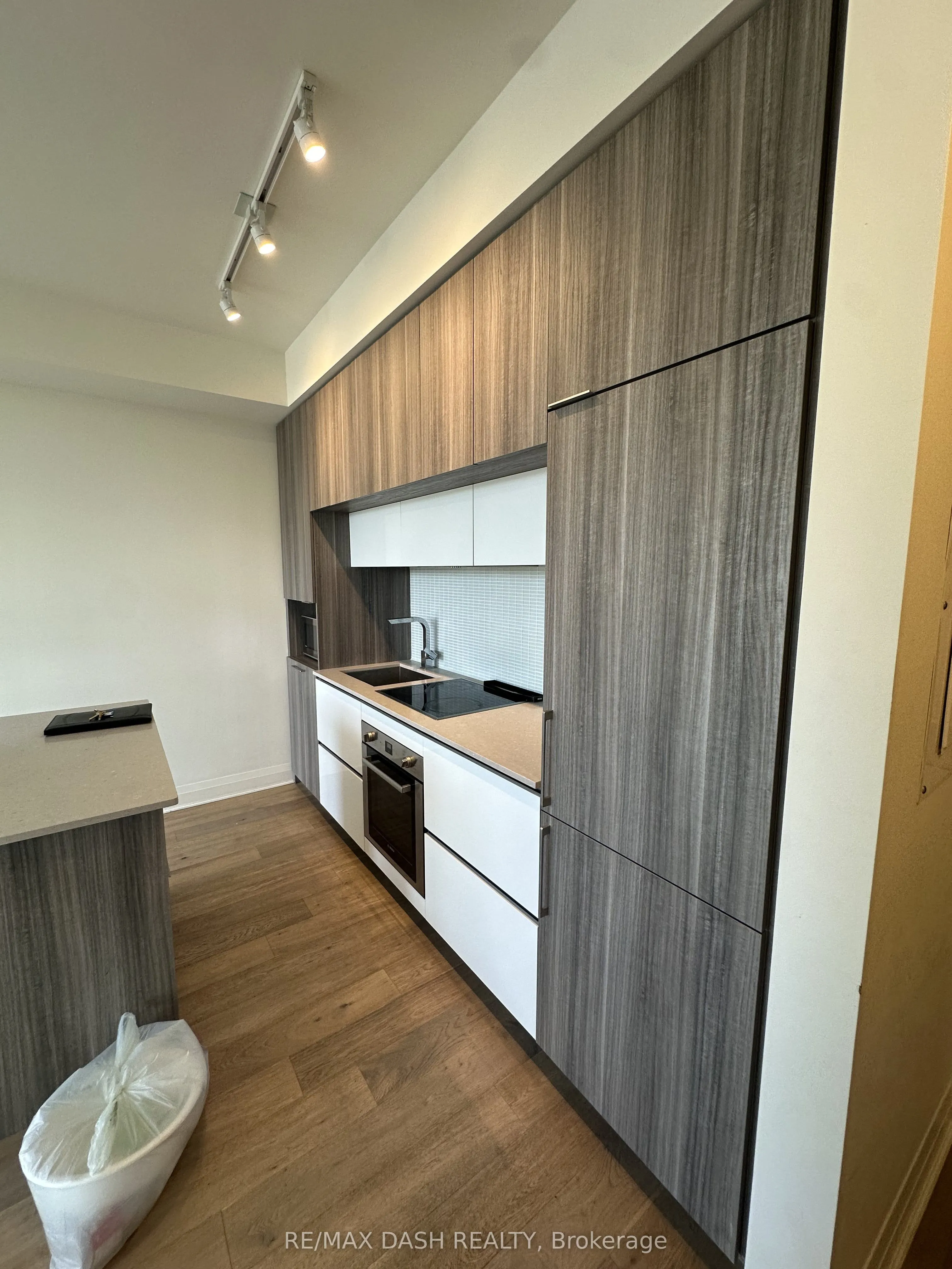 151 Avenue Road #501