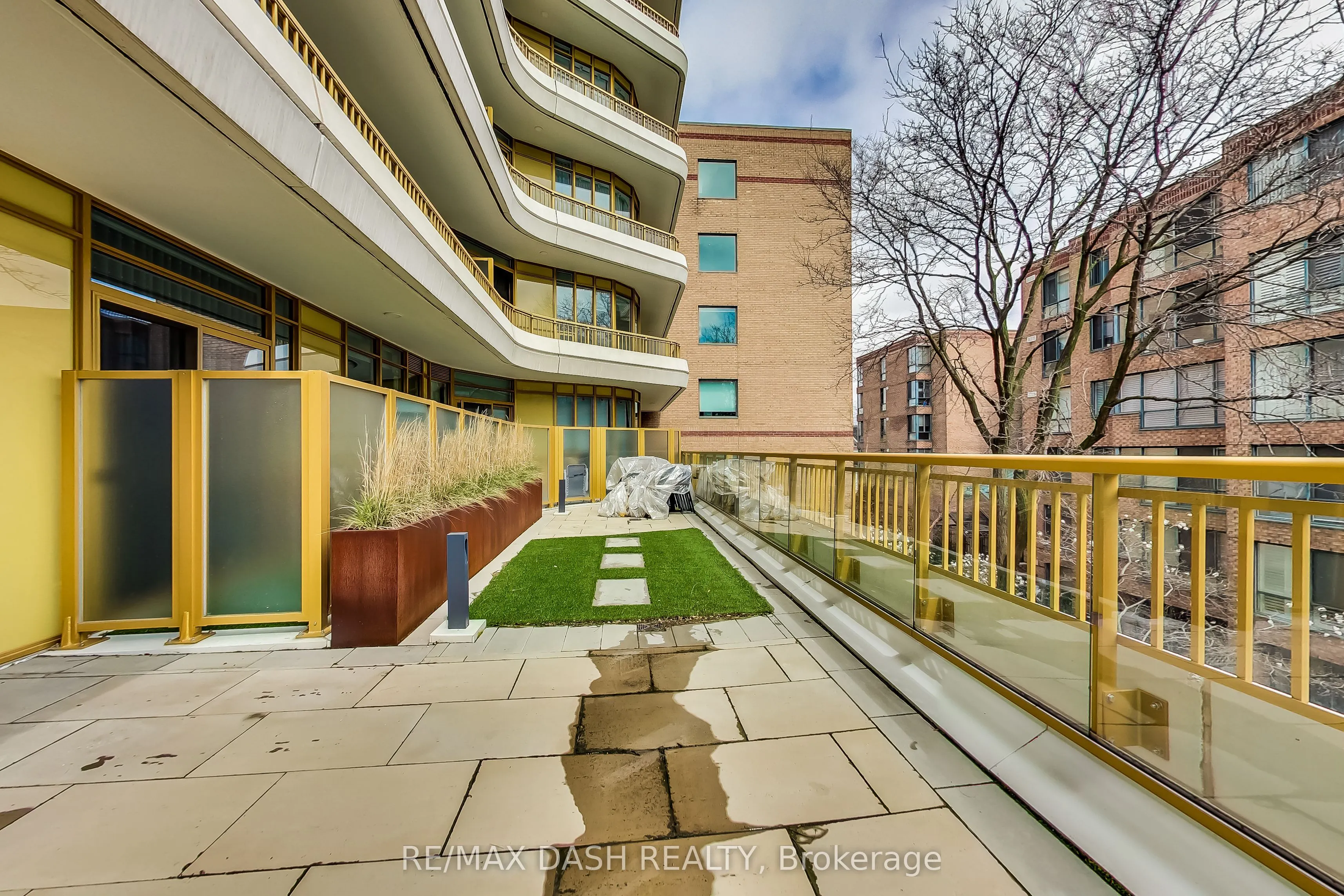 151 Avenue Road #501